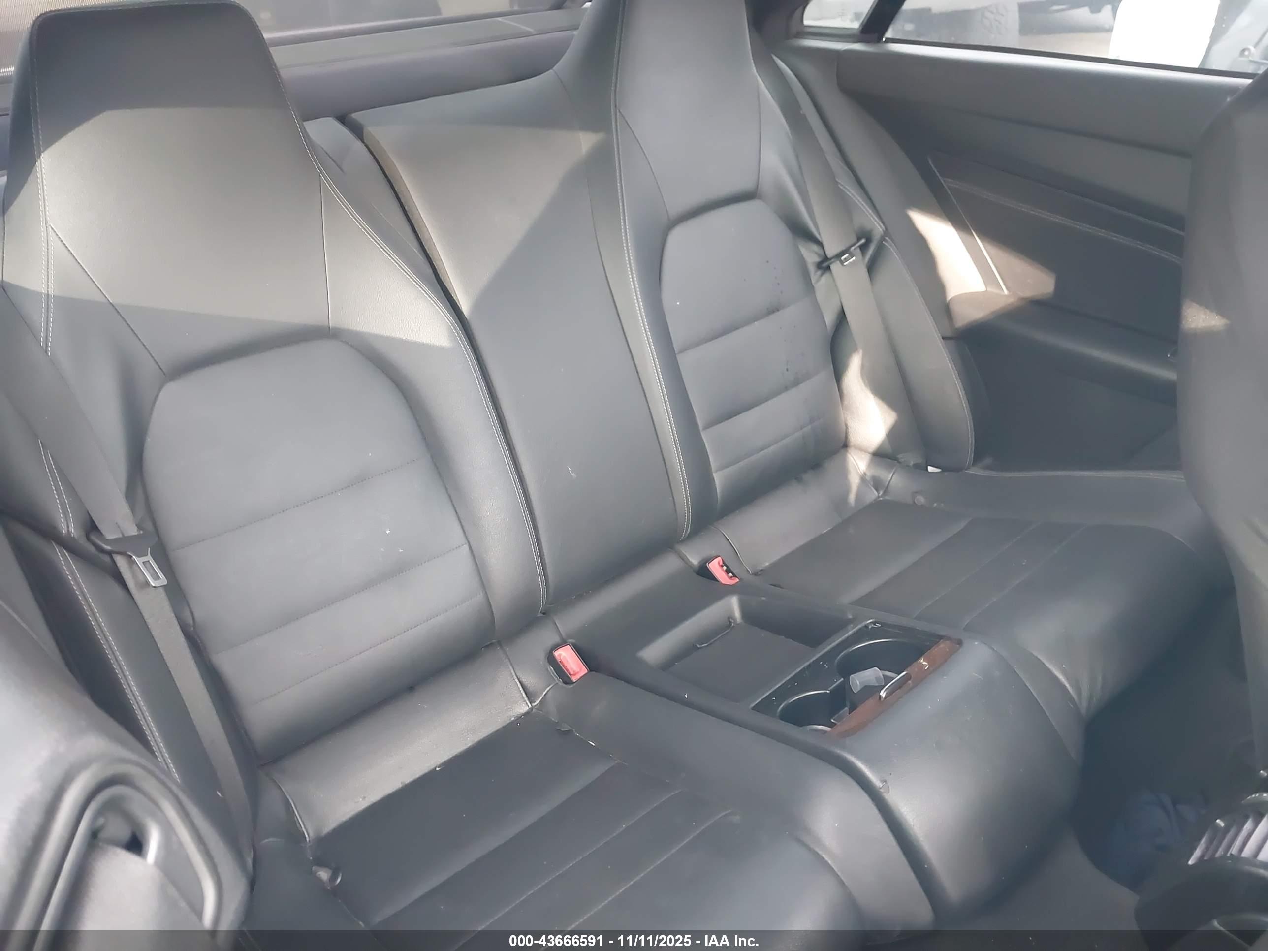 MERCEDES-BENZ E image 8
