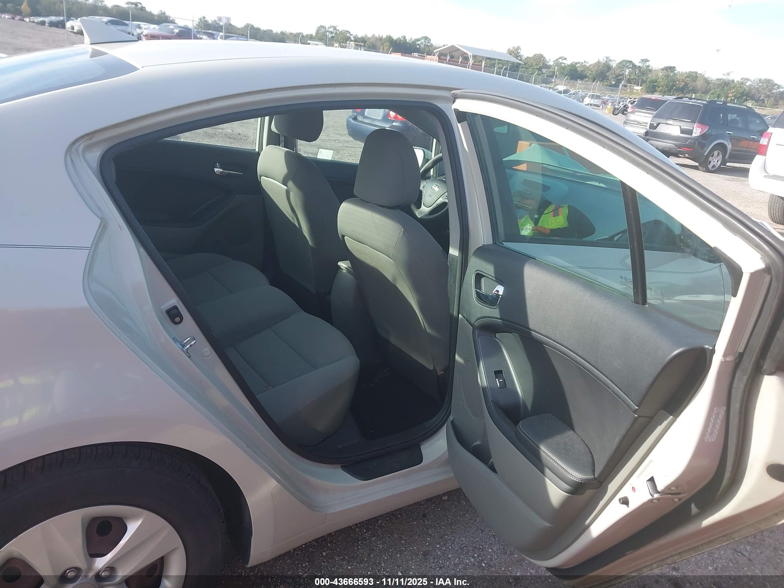 KIA FORTE image 8