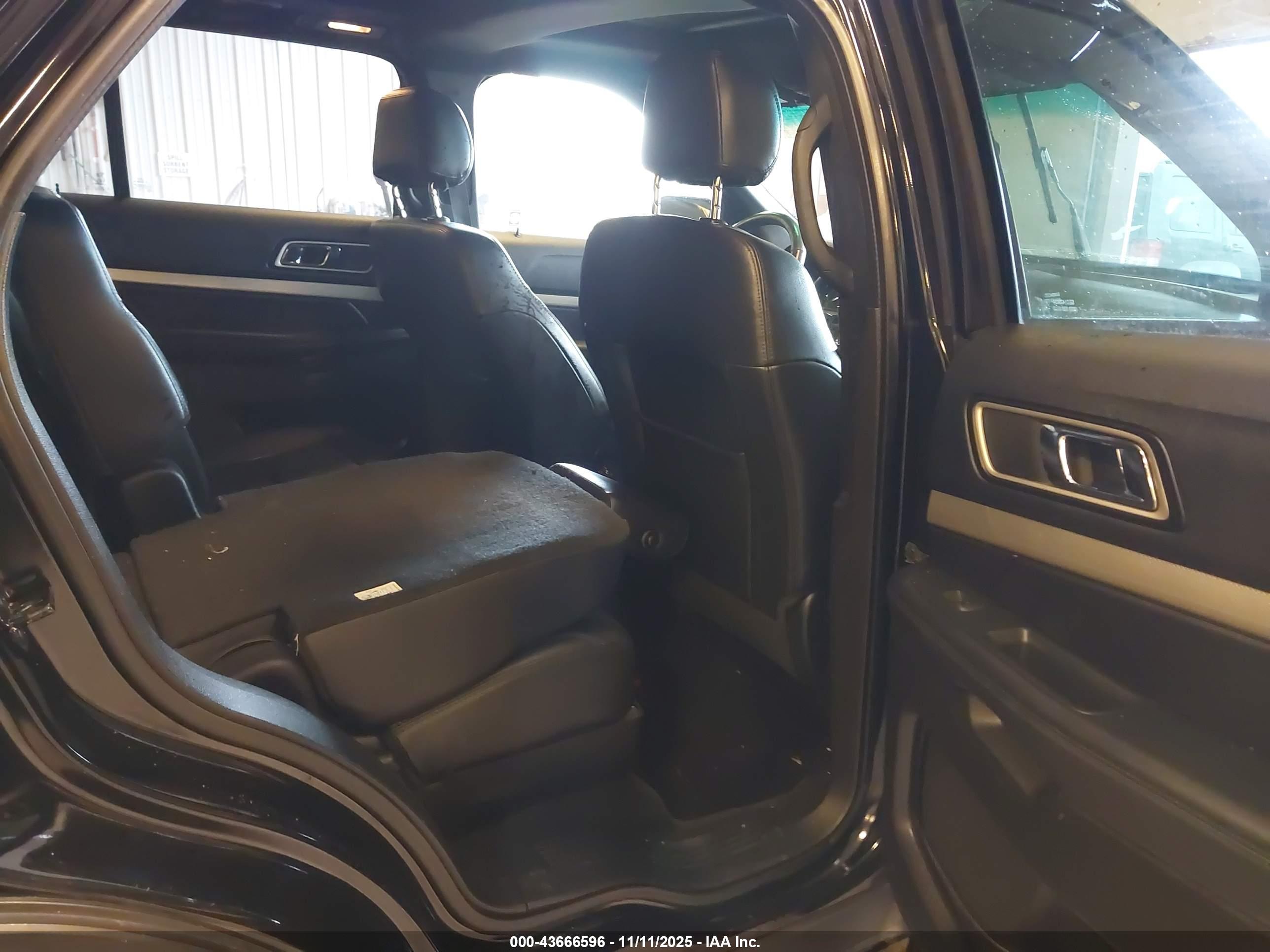 FORD EXPLORER image 8