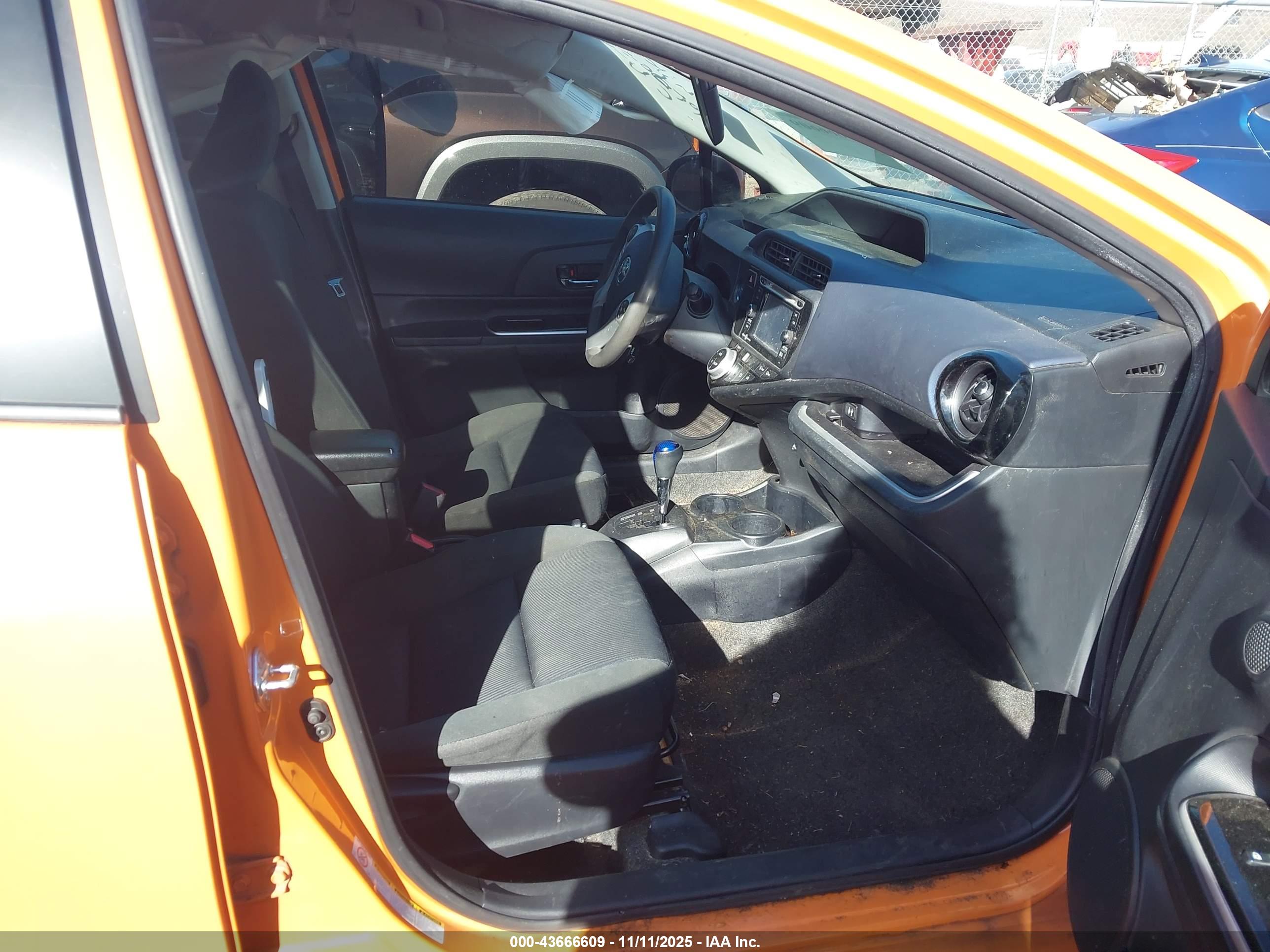 TOYOTA PRIUS image 5
