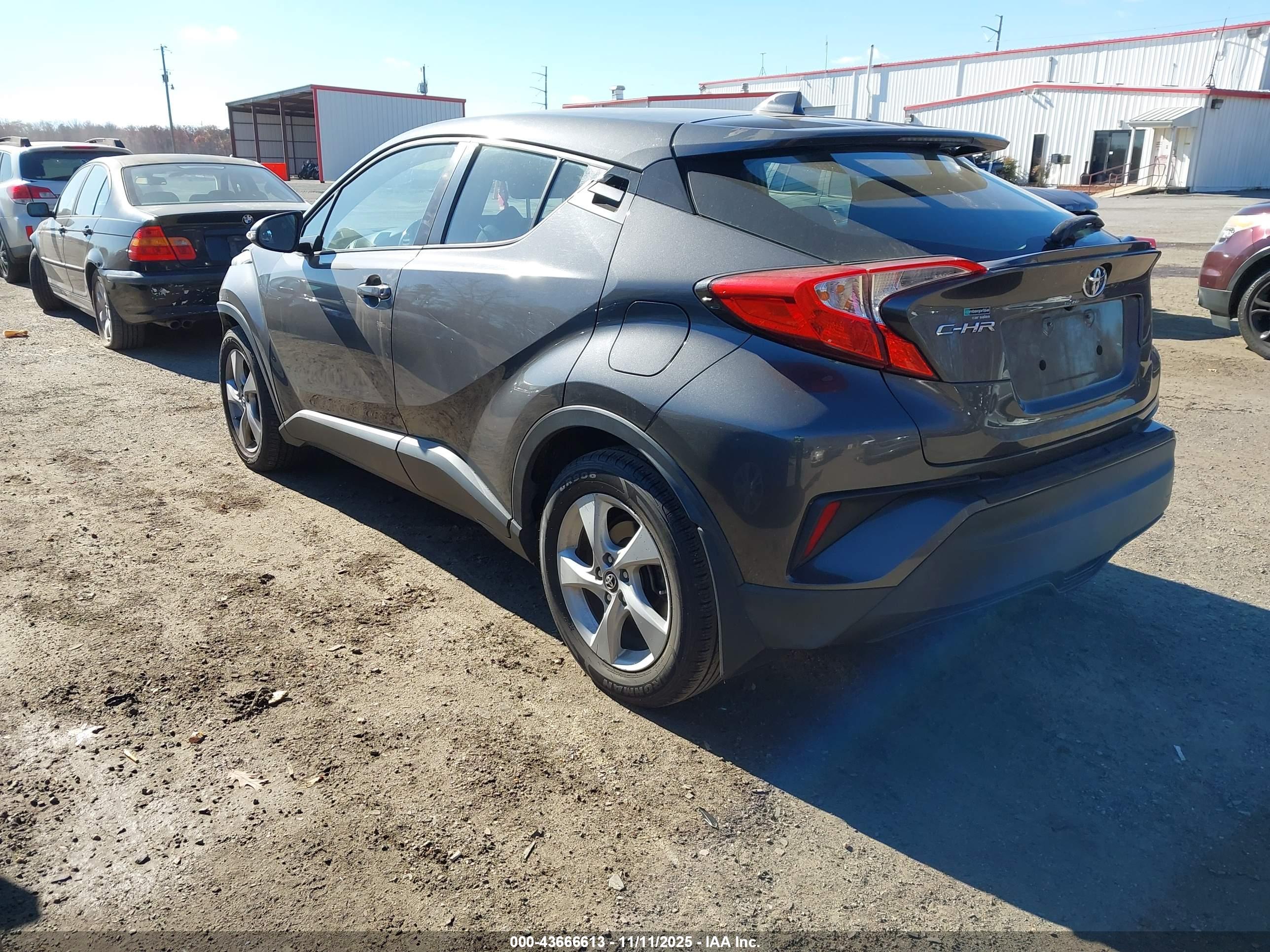 TOYOTA C-HR image 3