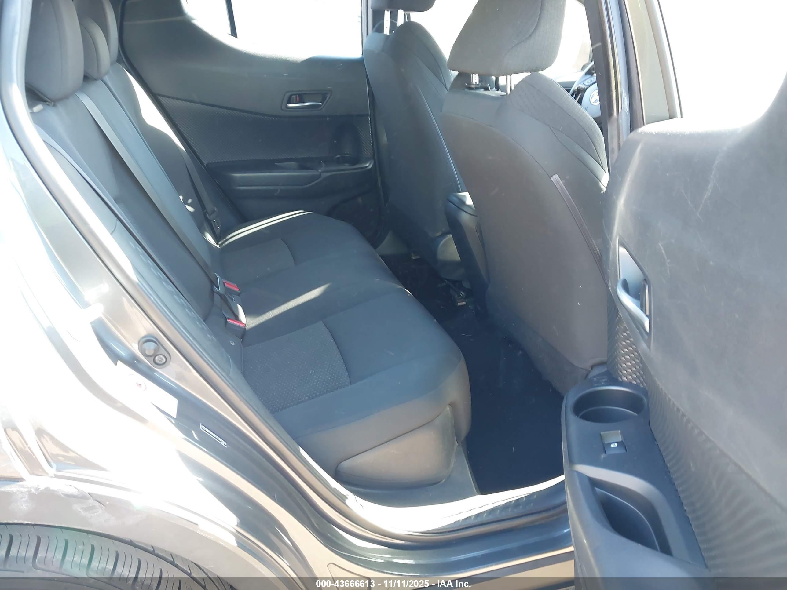 TOYOTA C-HR image 8