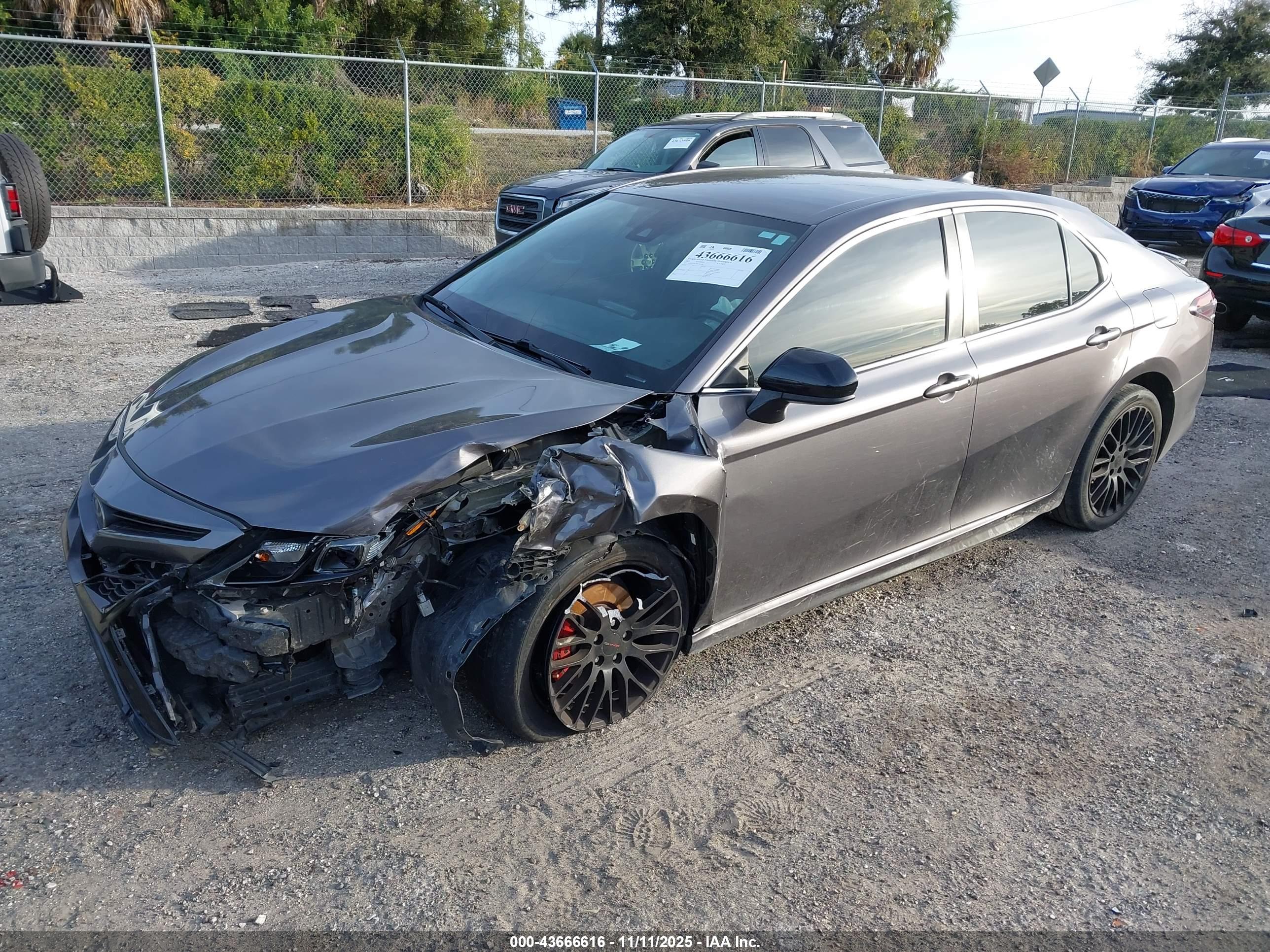 TOYOTA CAMRY image 2