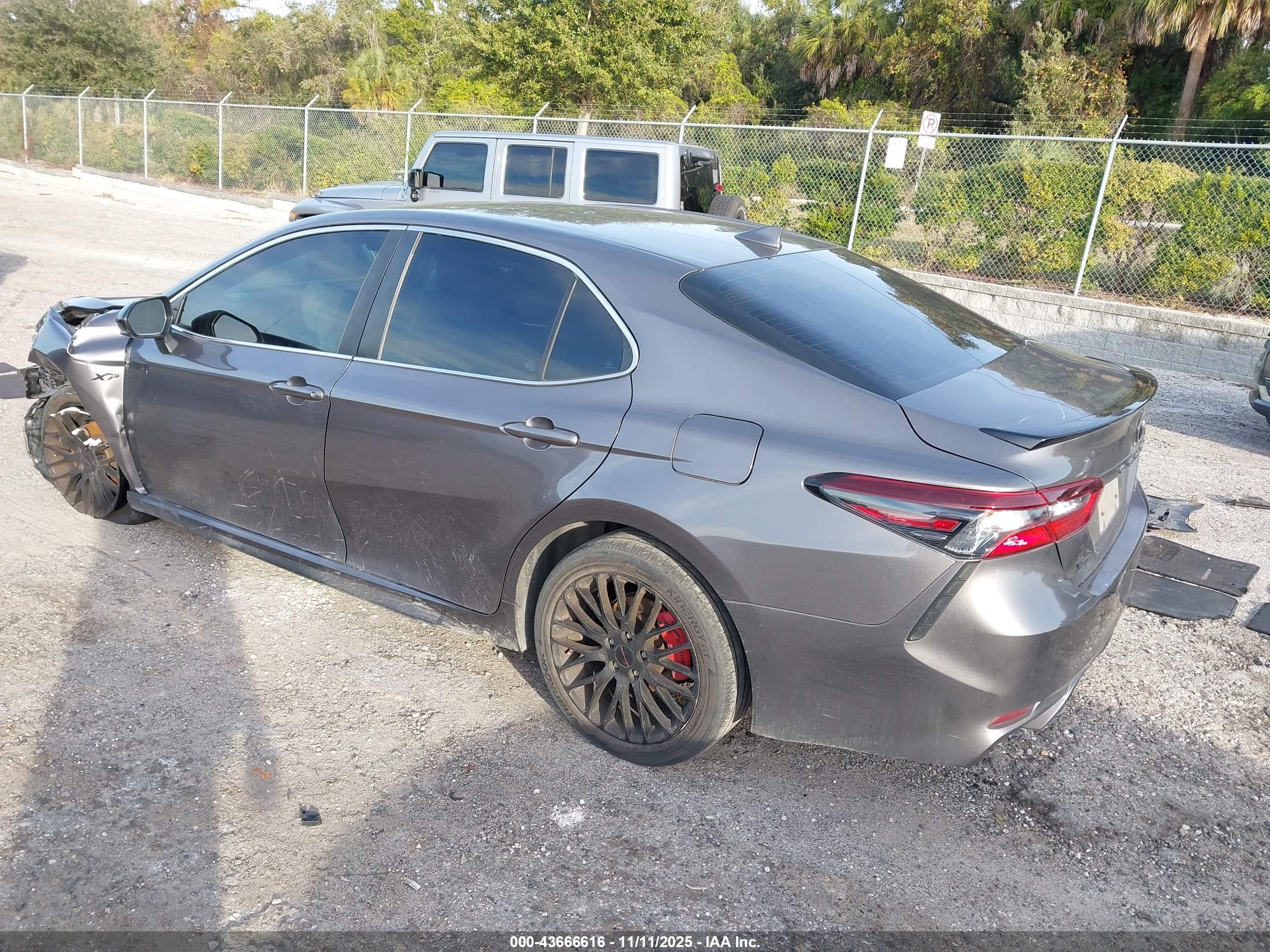 TOYOTA CAMRY image 3