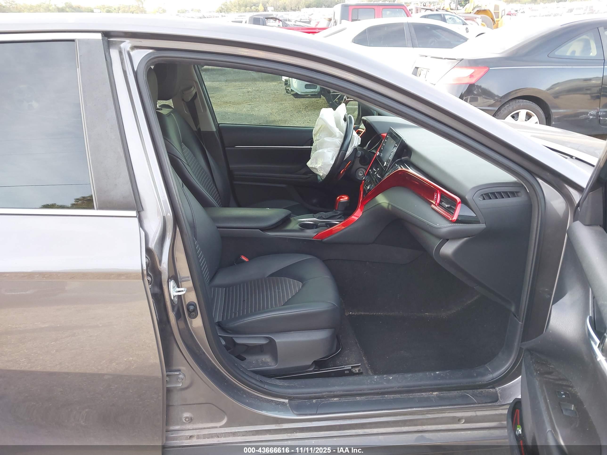 TOYOTA CAMRY image 5