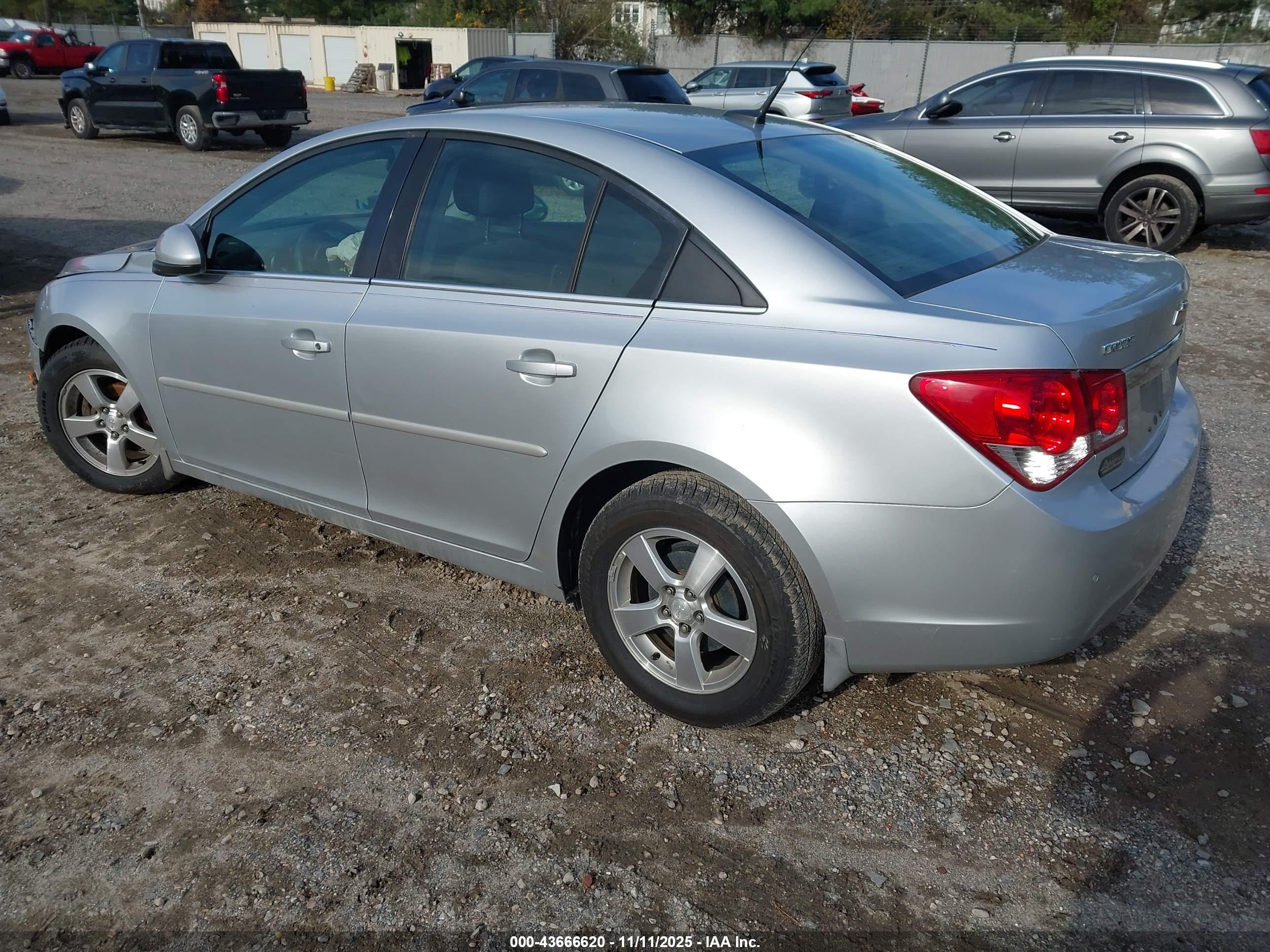 CHEVROLET CRUZE image 3