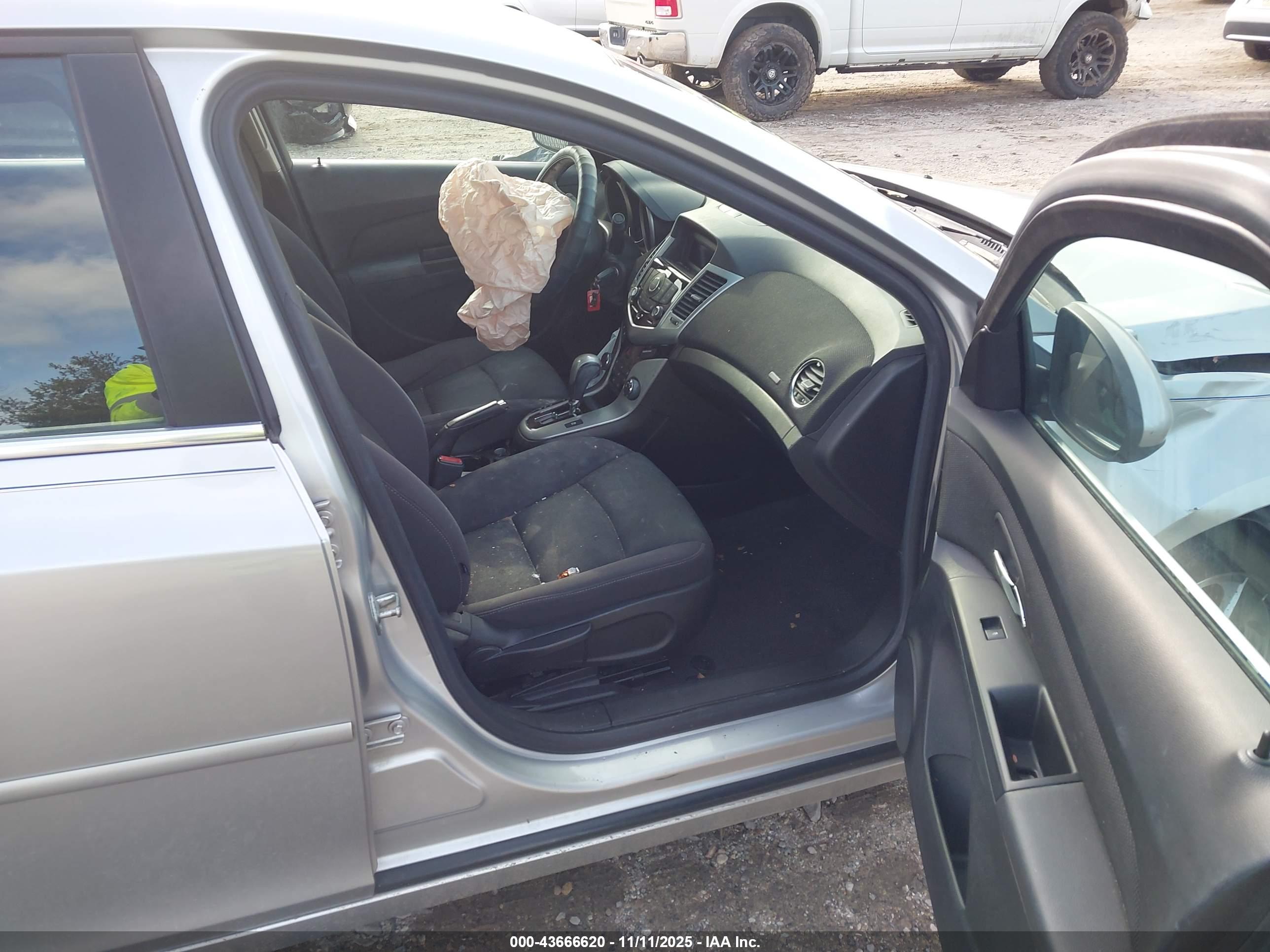 CHEVROLET CRUZE image 5