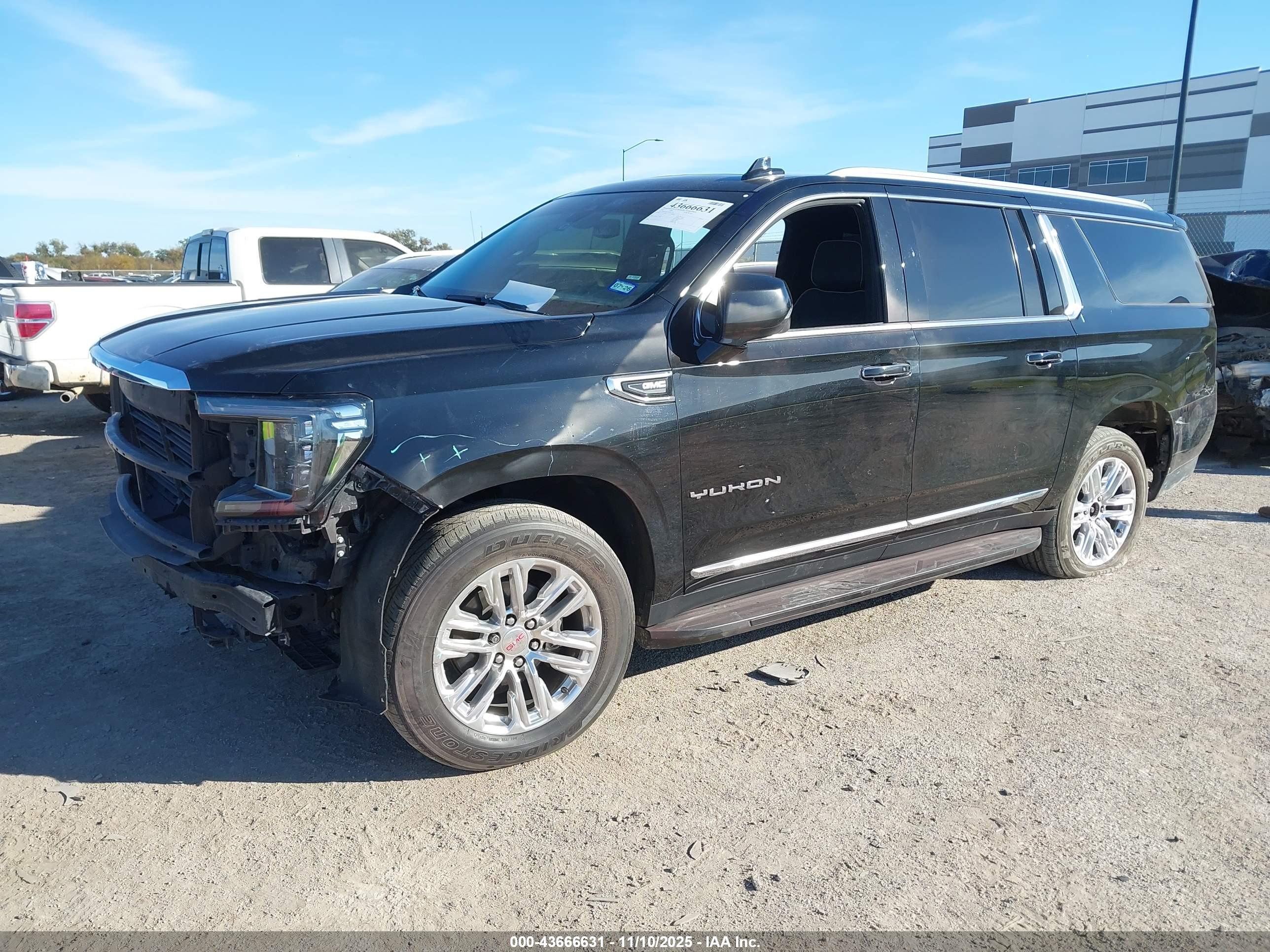 GMC YUKON image 2