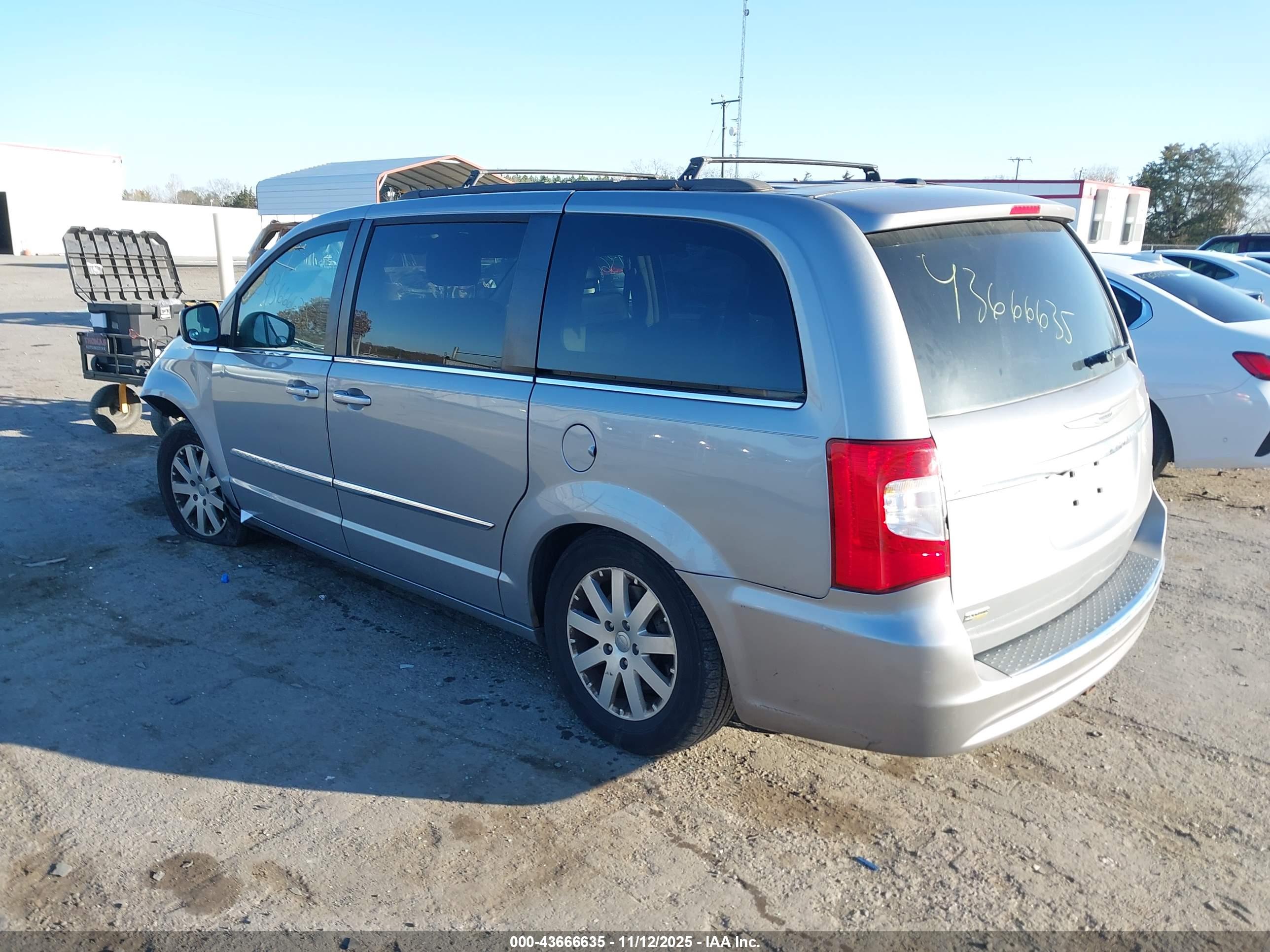 CHRYSLER TOWN image 3