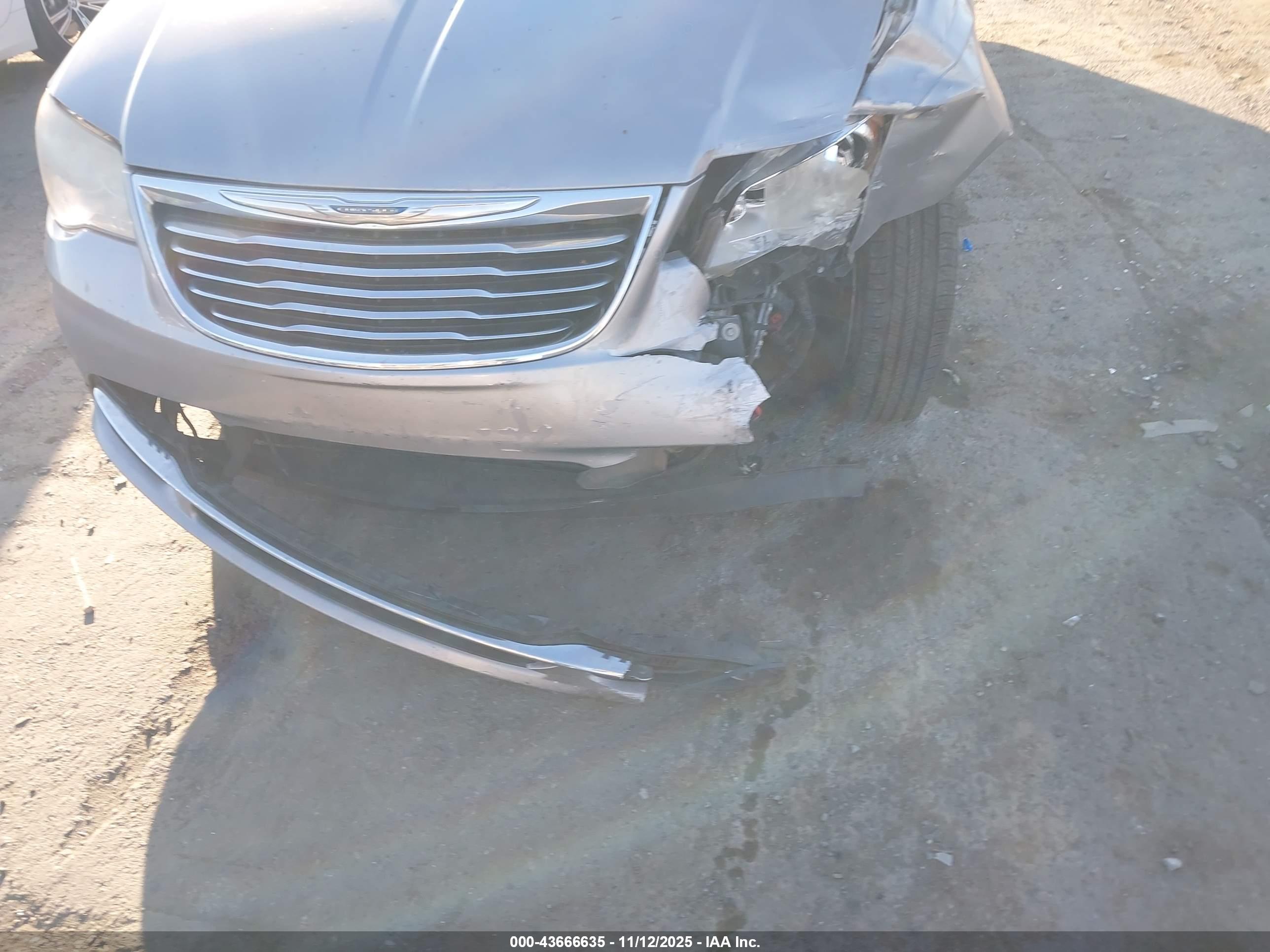 CHRYSLER TOWN image 6