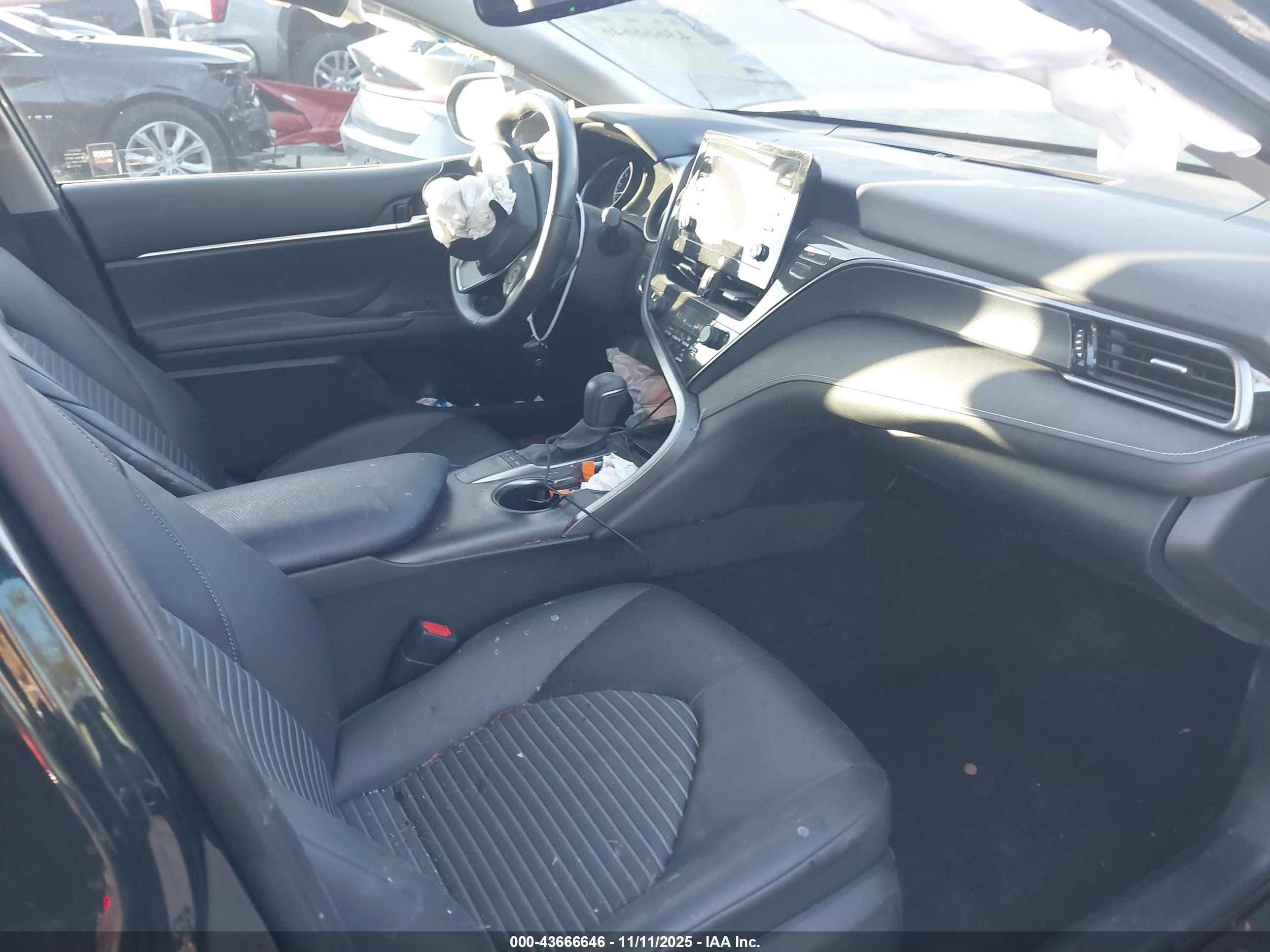 TOYOTA CAMRY image 5