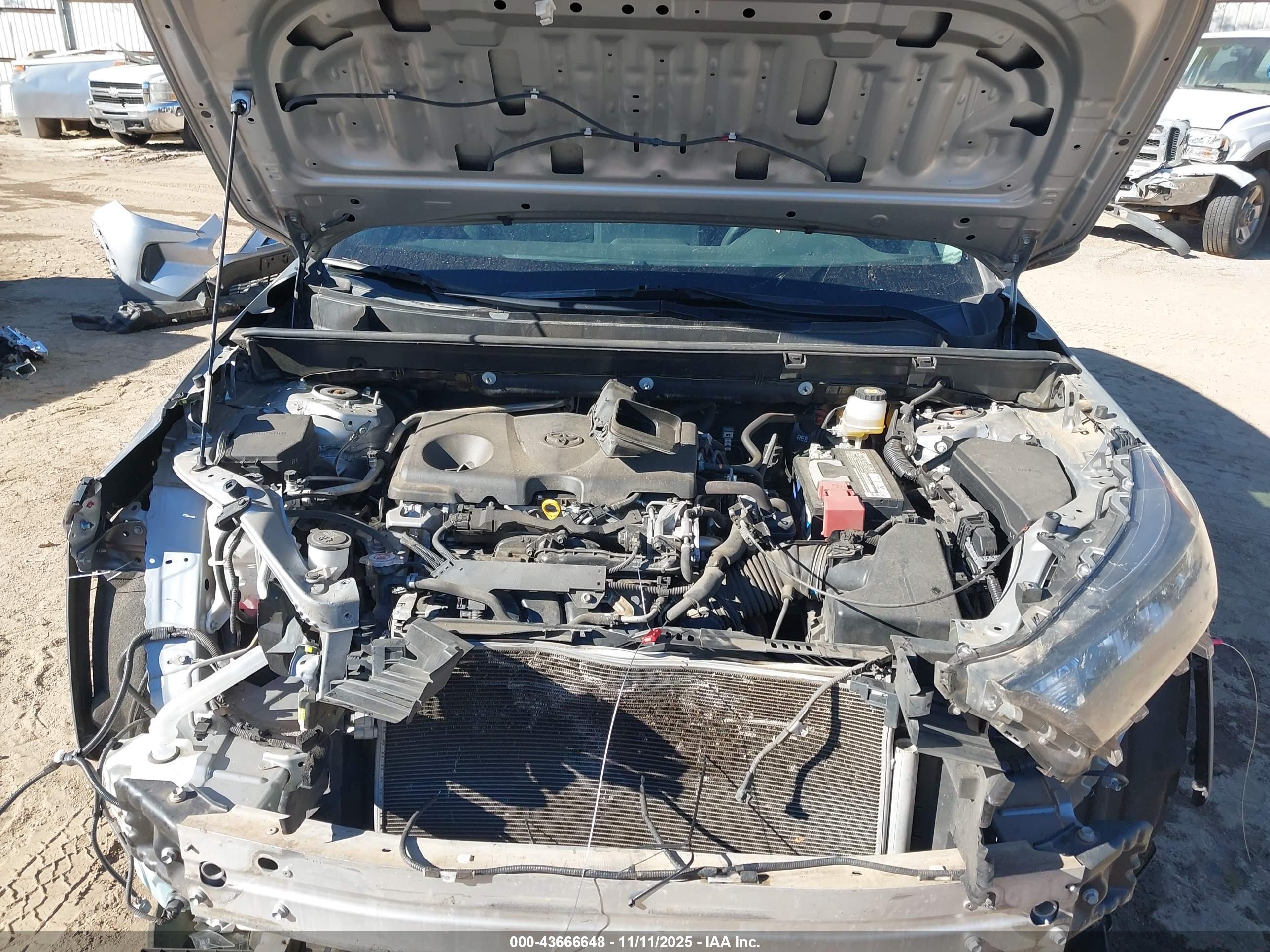 TOYOTA RAV4 image 10