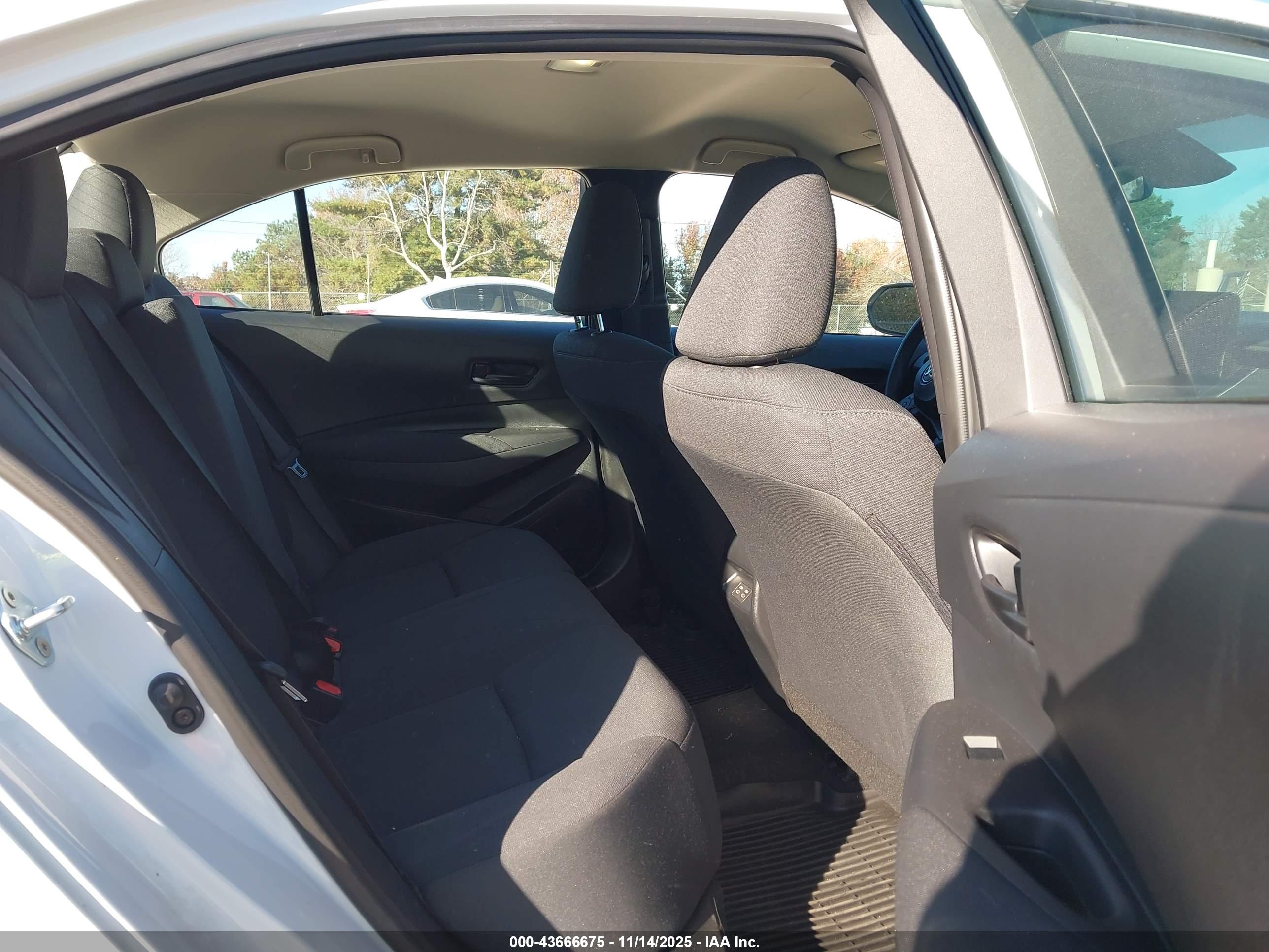 TOYOTA COROLLA image 8