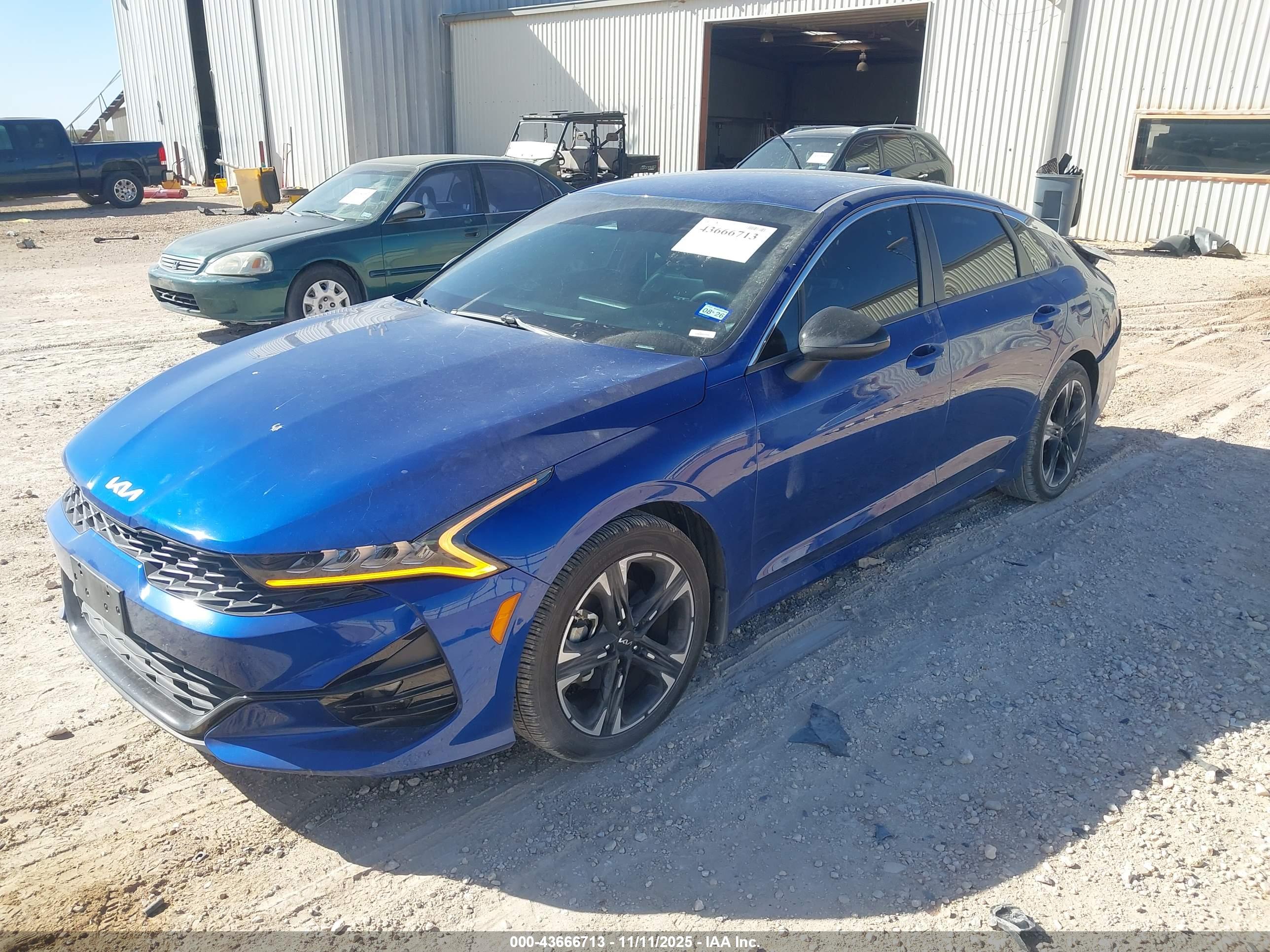 KIA K5 image 2