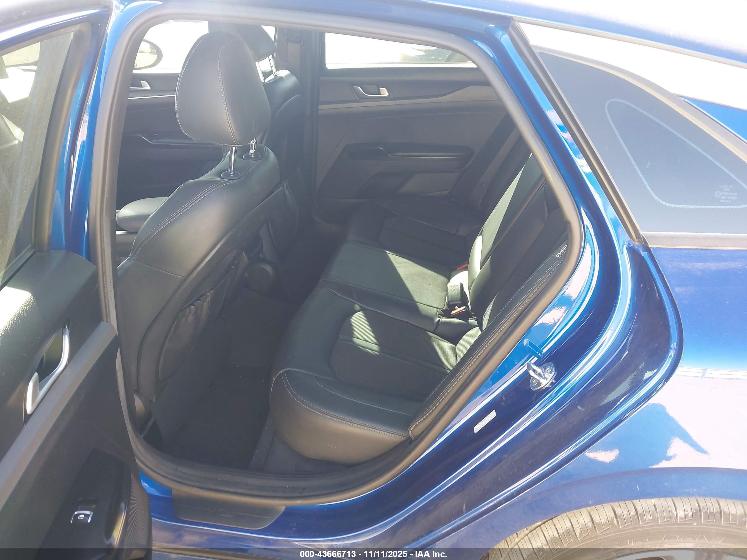 KIA K5 image 8