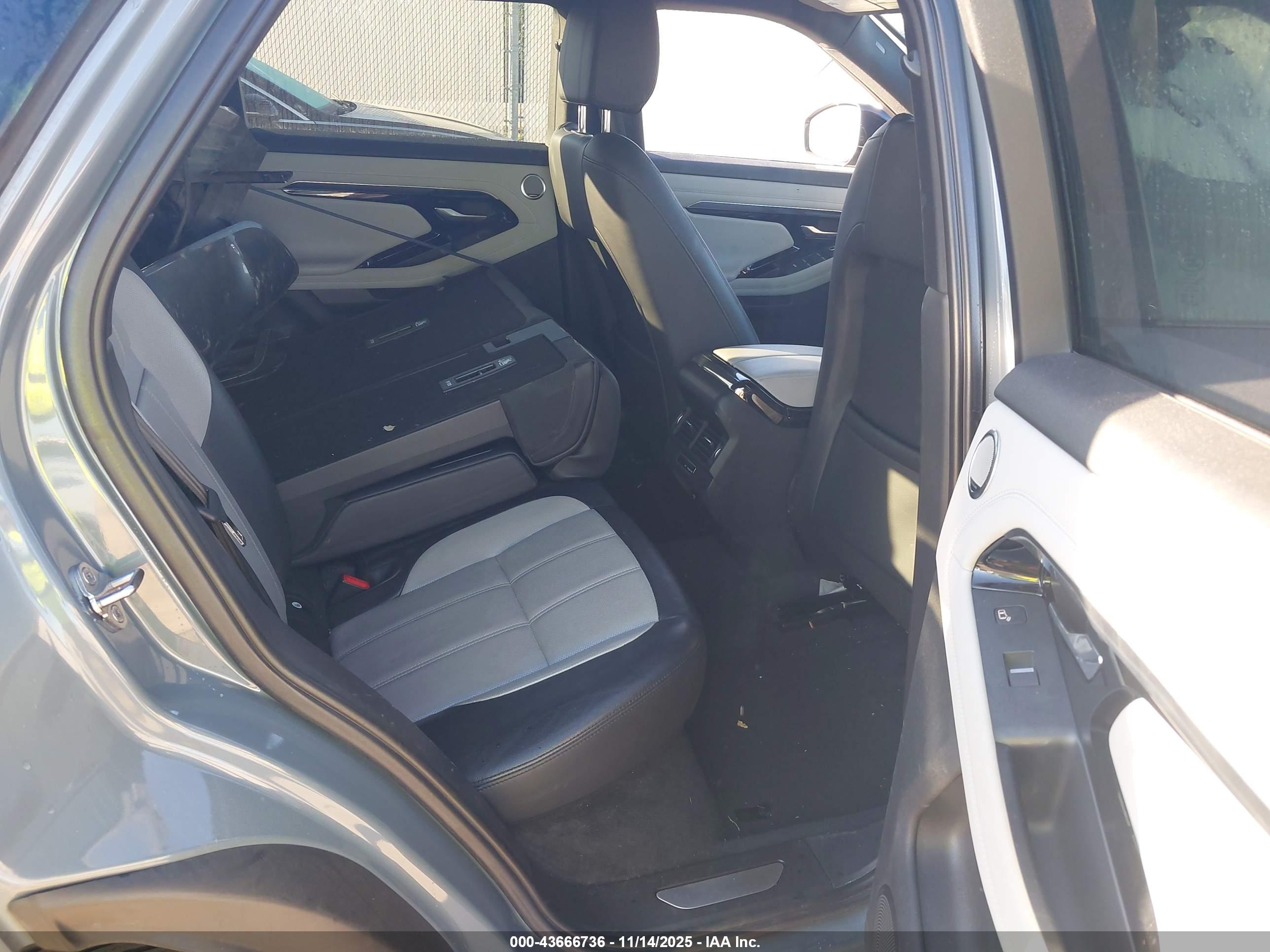 LAND ROVER image 8