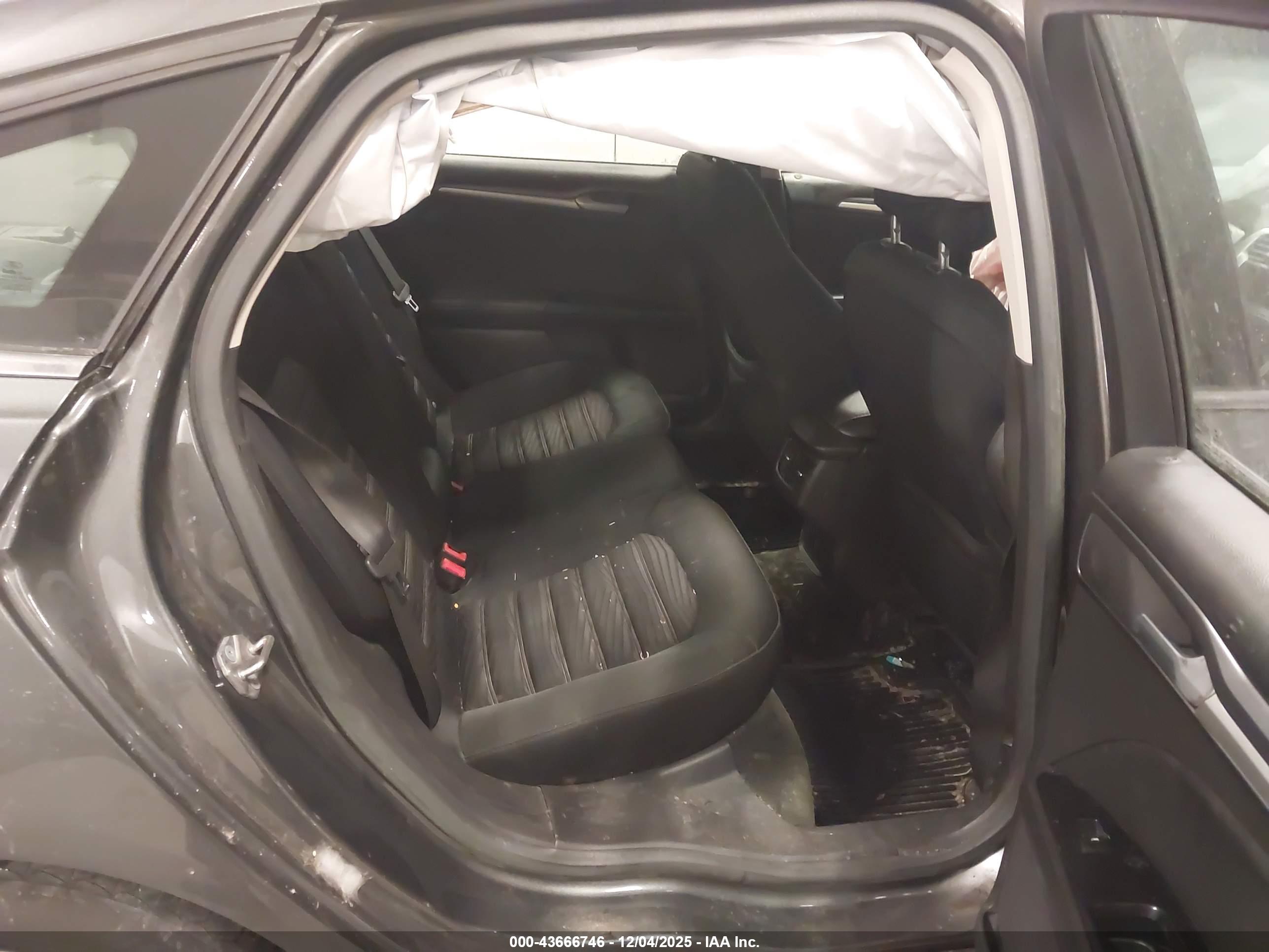 FORD FUSION image 8