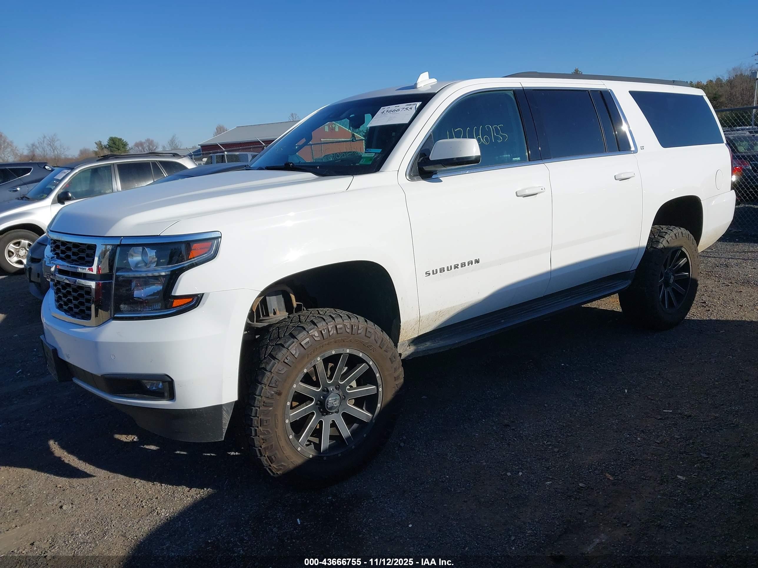 CHEVROLET SUBURBAN image 2