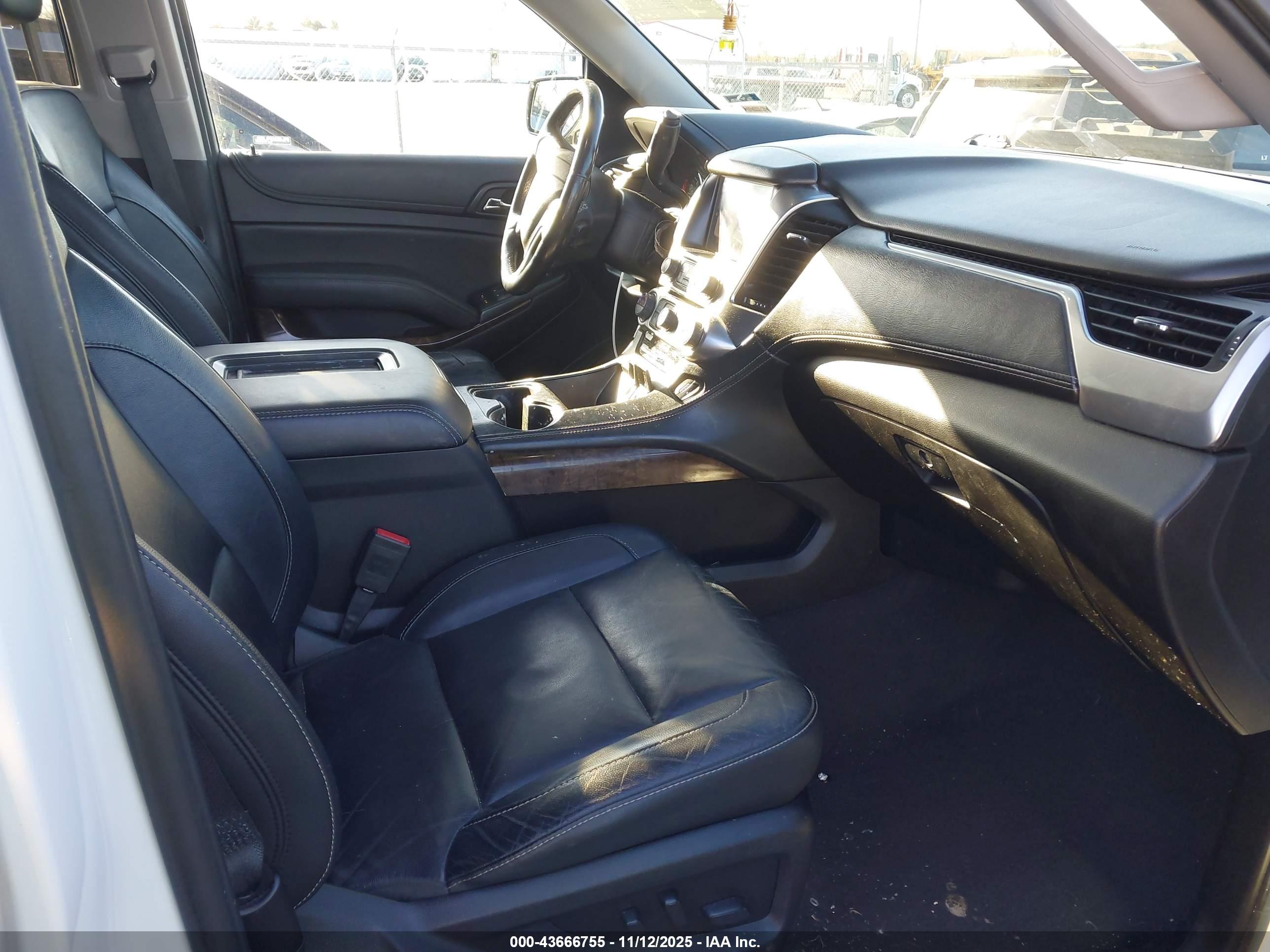 CHEVROLET SUBURBAN image 5