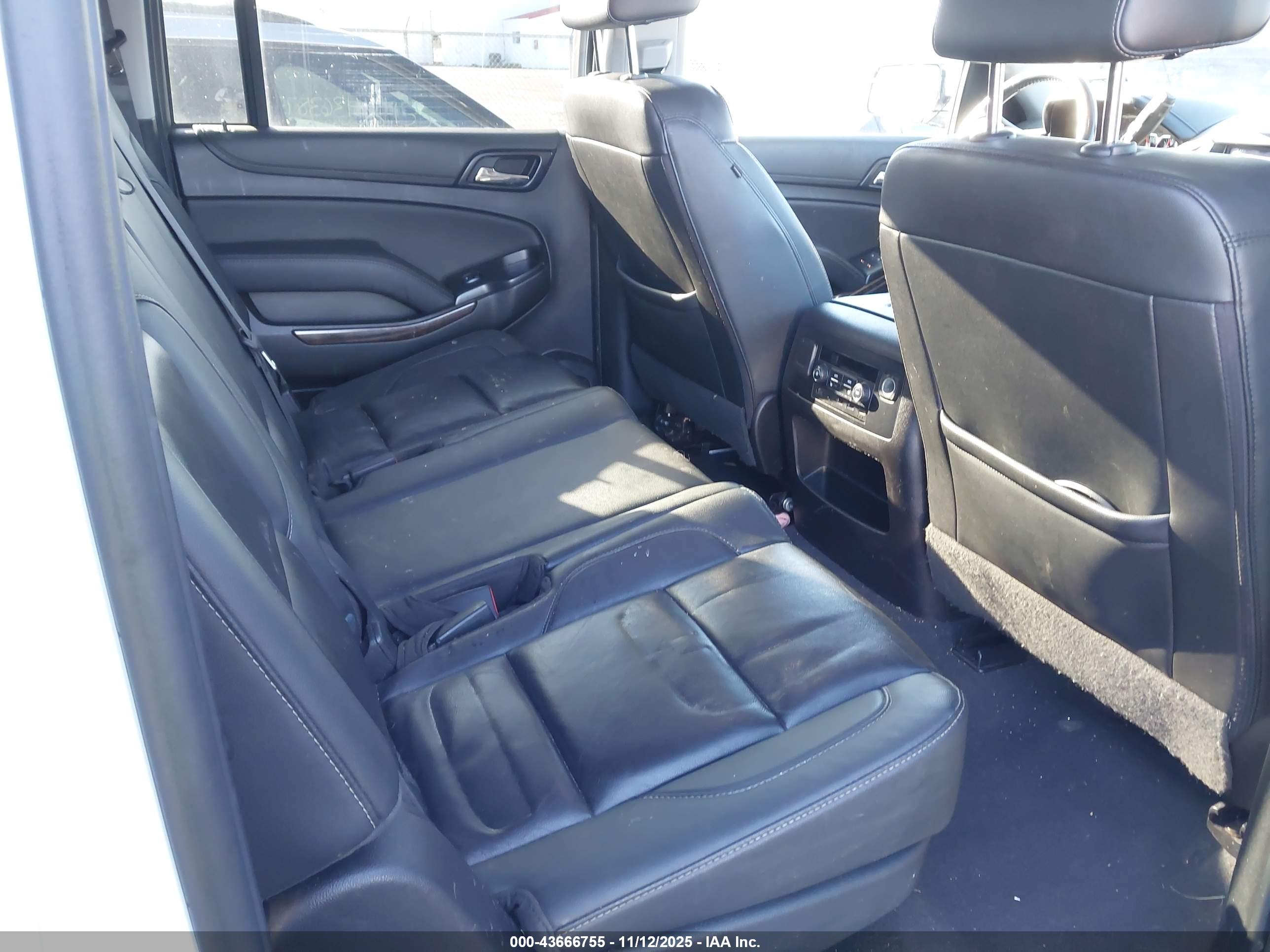 CHEVROLET SUBURBAN image 8