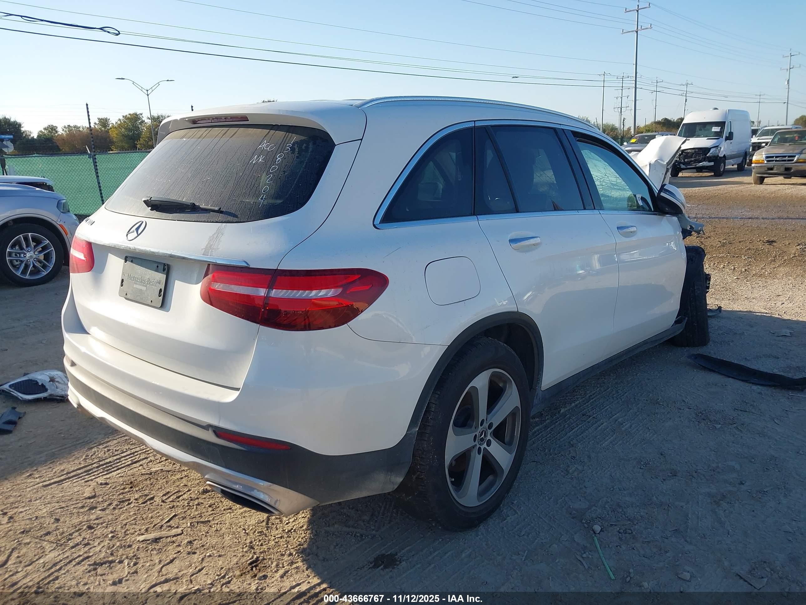 MERCEDES-BENZ GLC image 4
