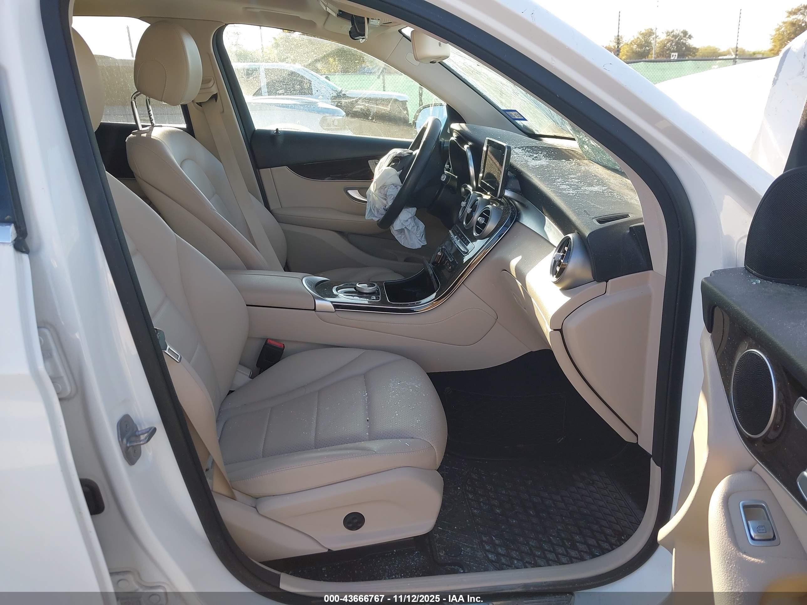 MERCEDES-BENZ GLC image 5