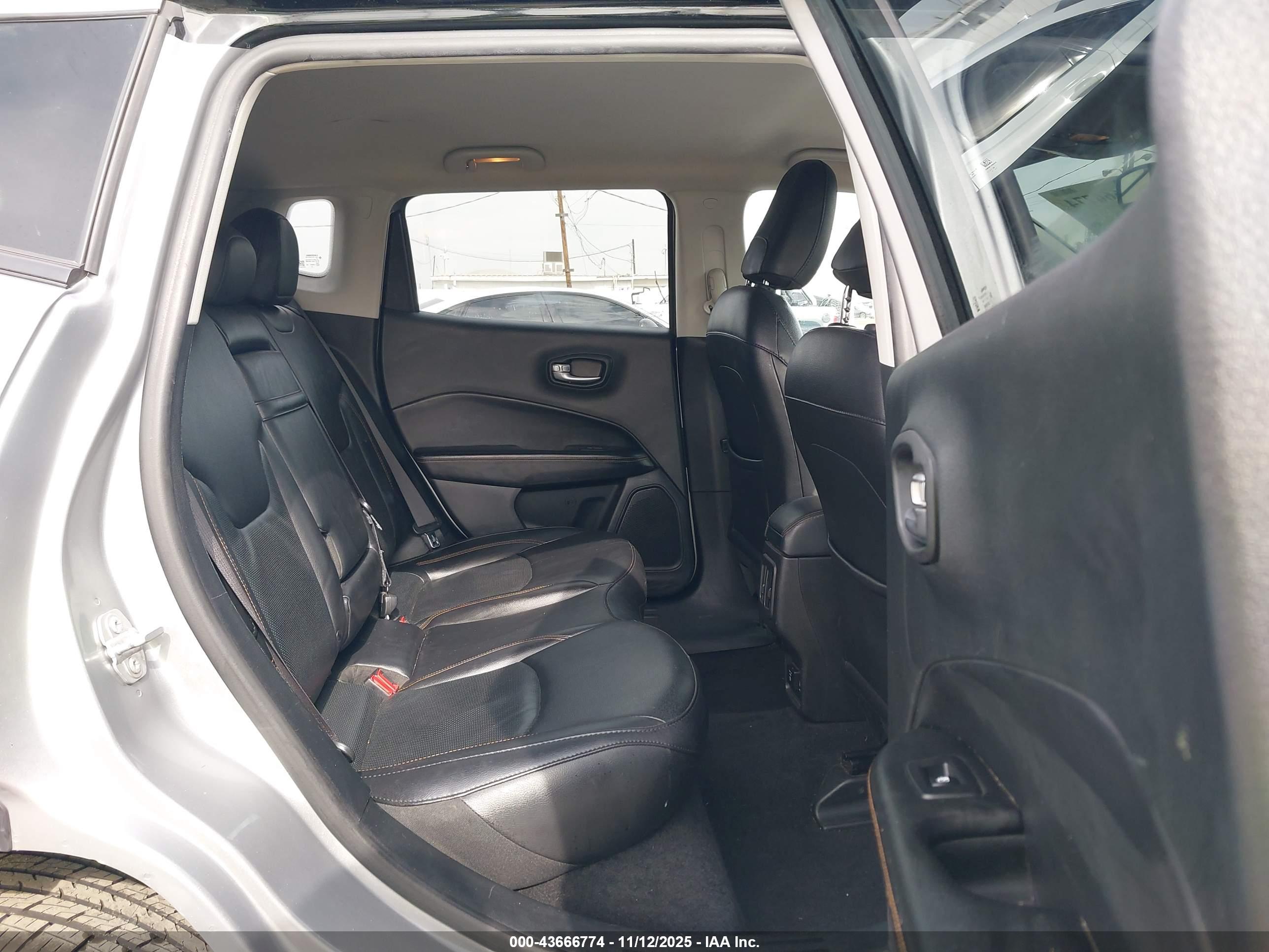 JEEP COMPASS image 8
