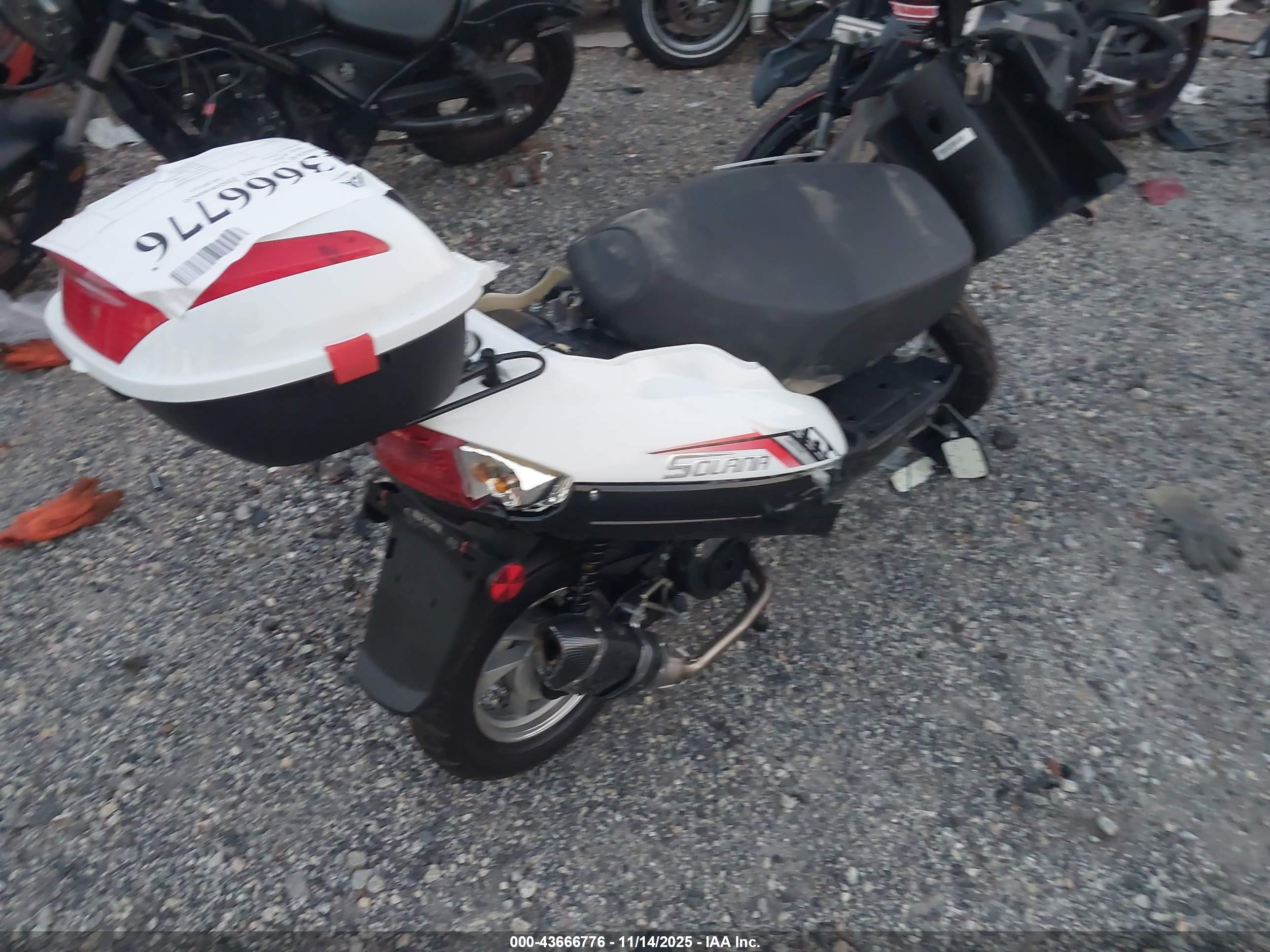 SOLANA MOPED image 4