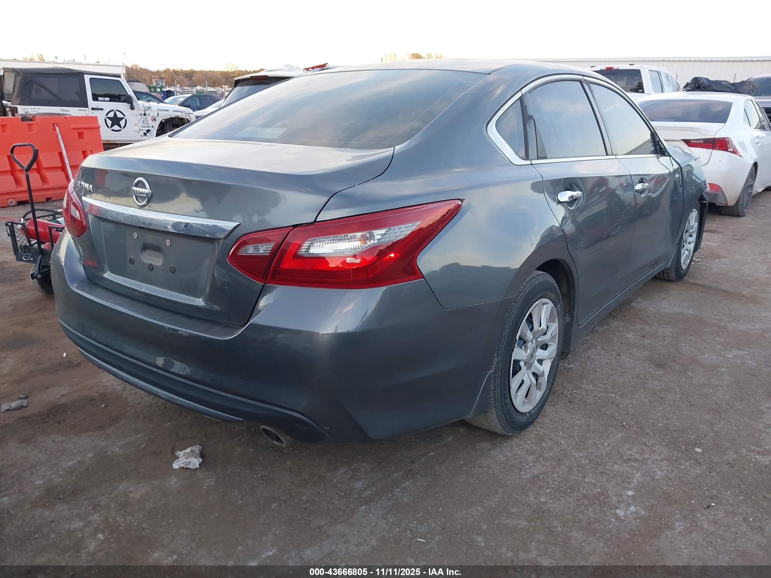 NISSAN ALTIMA image 4