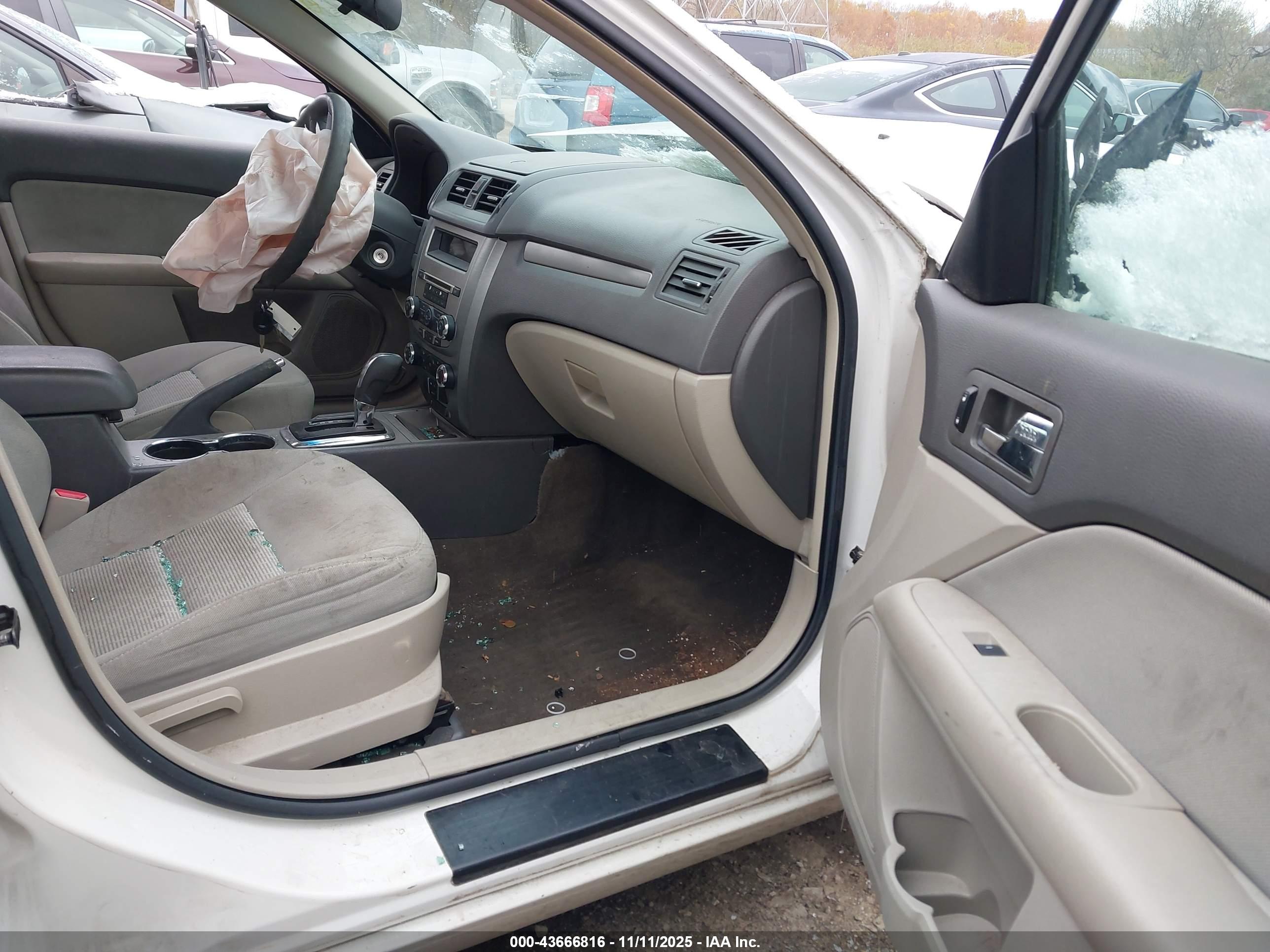 FORD FUSION image 5