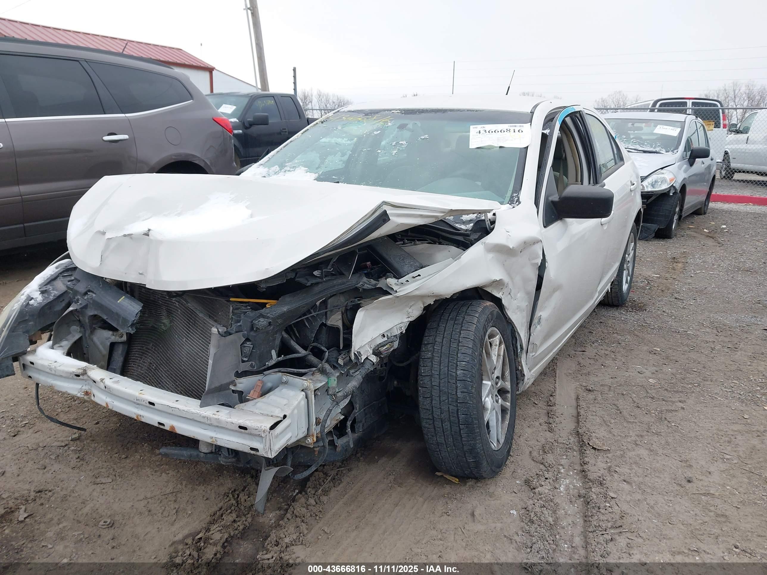 FORD FUSION image 6