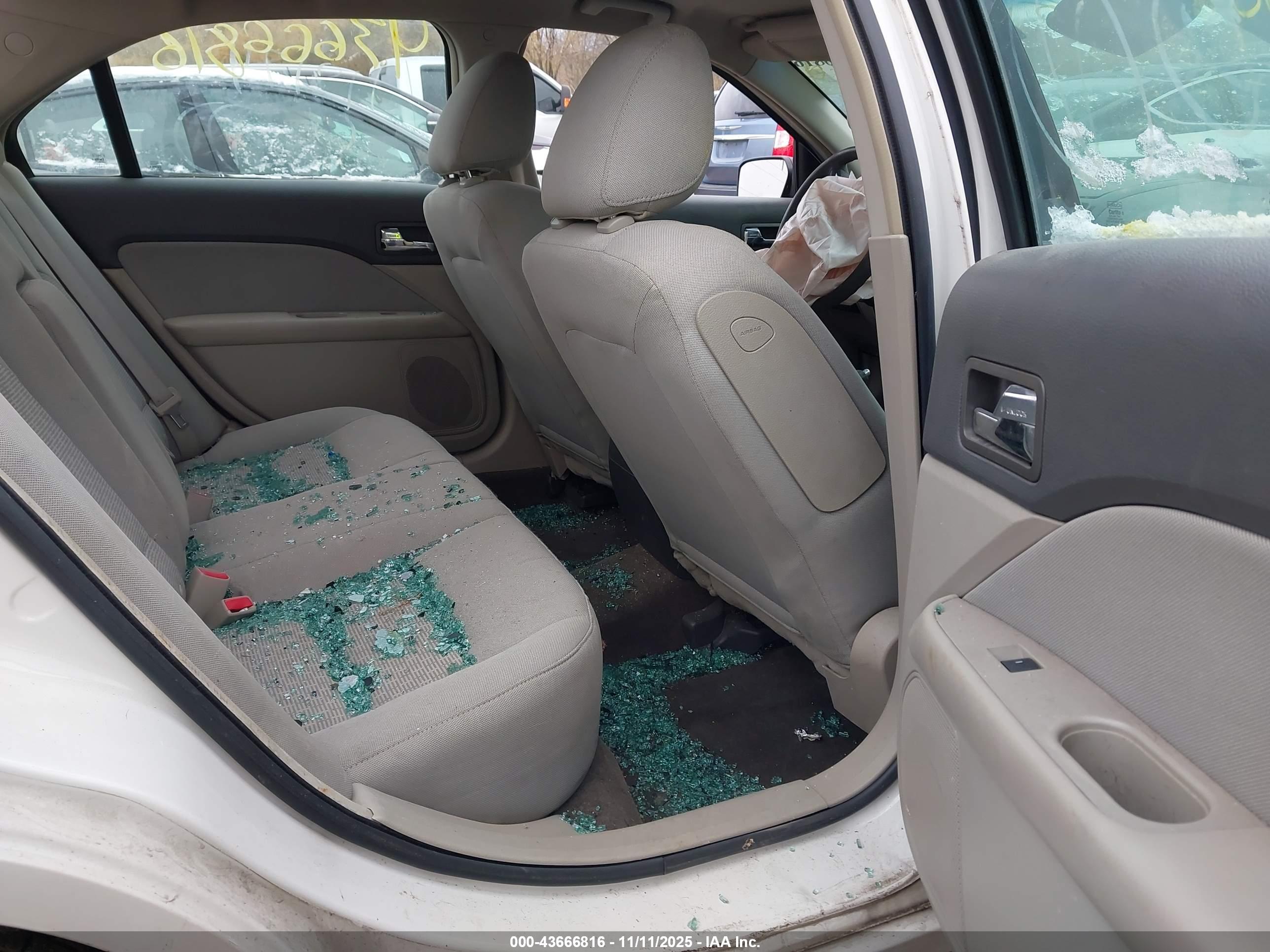 FORD FUSION image 8