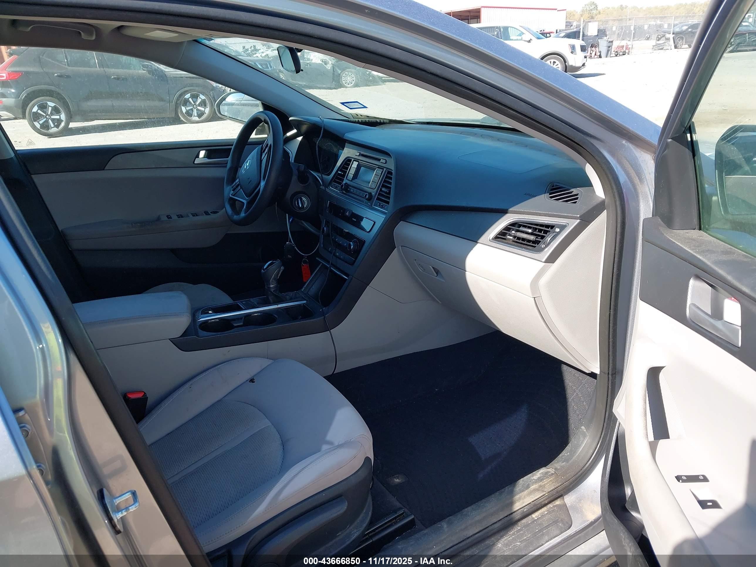 HYUNDAI SONATA image 5
