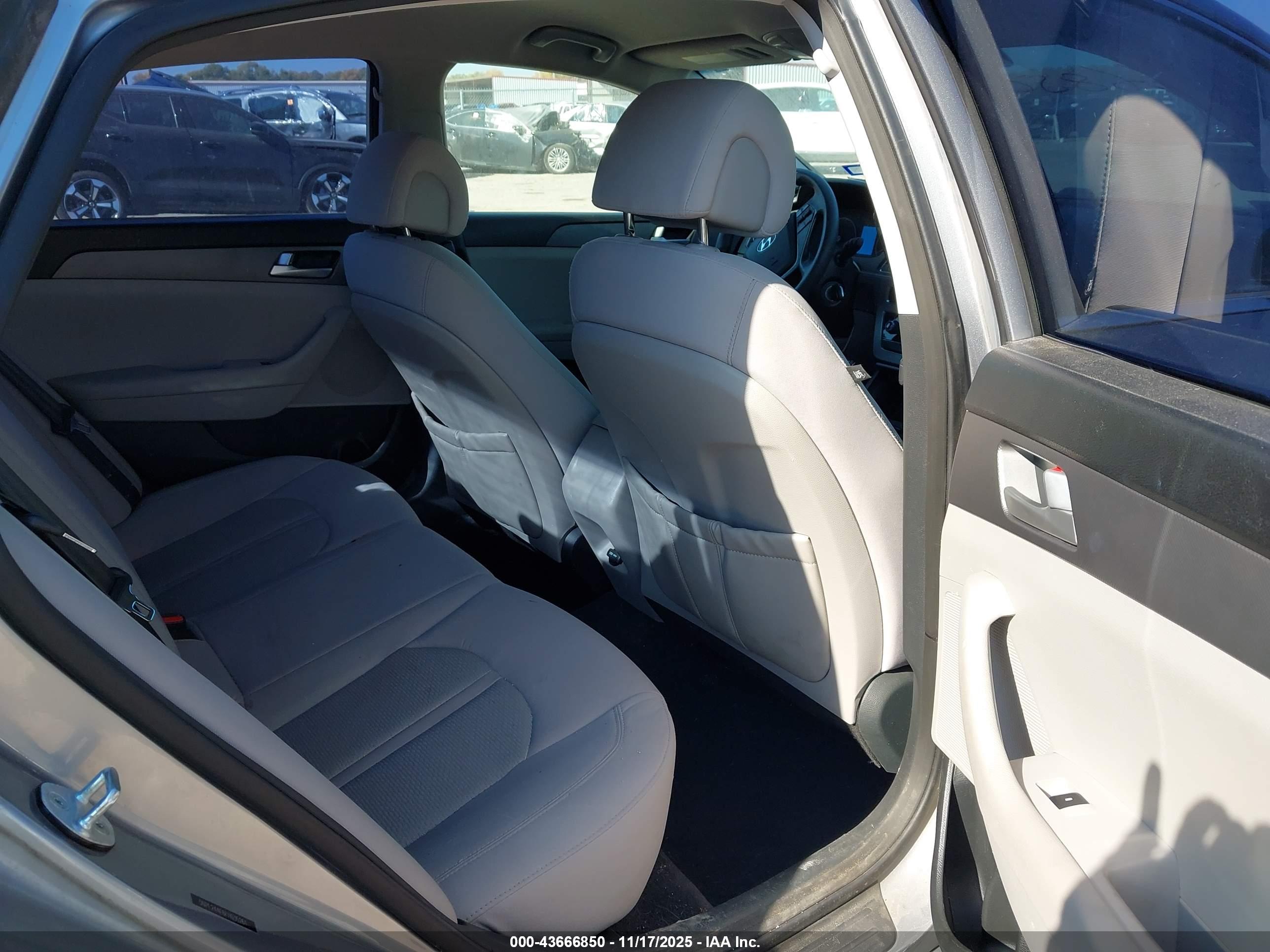 HYUNDAI SONATA image 8