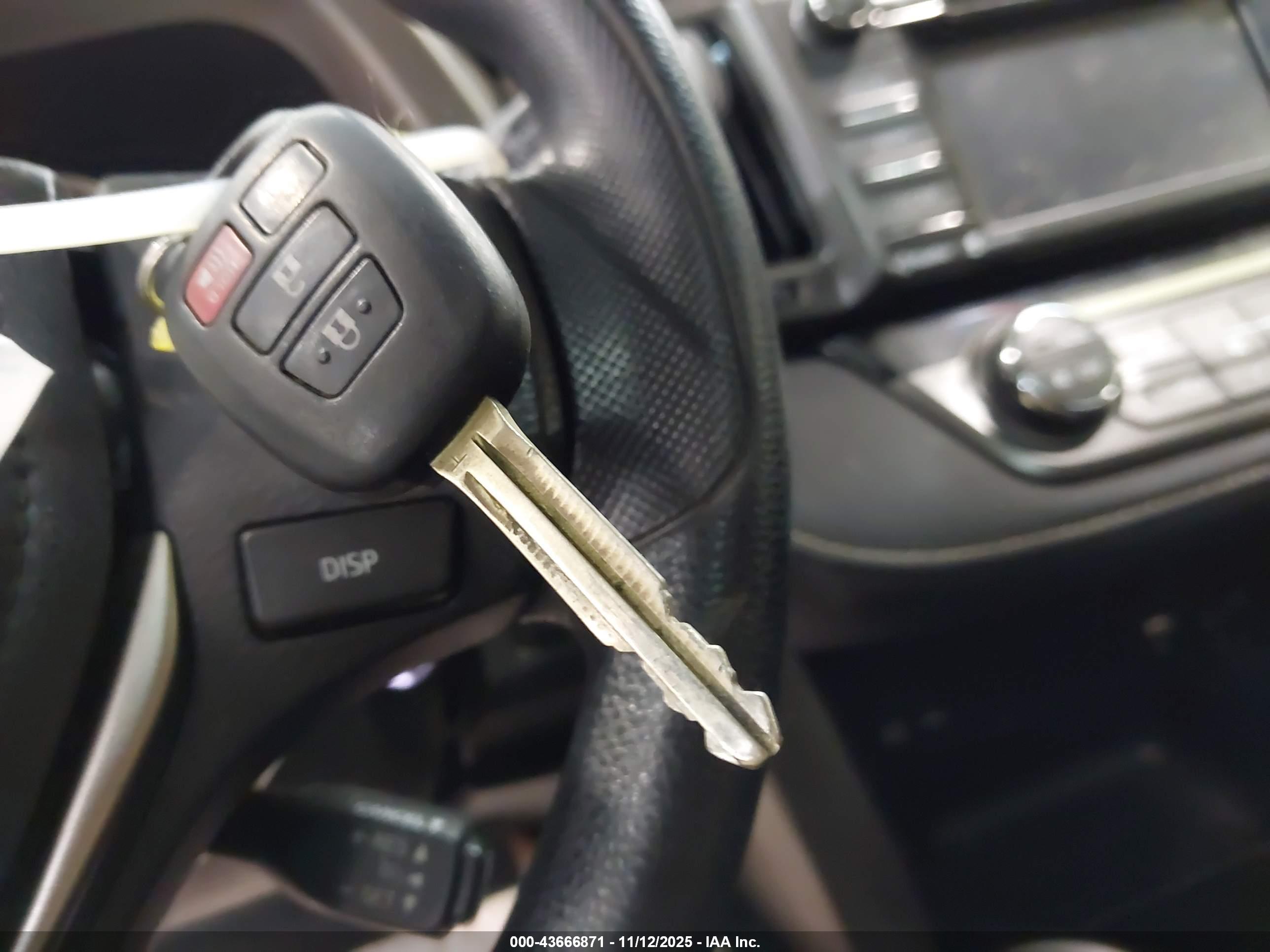 TOYOTA RAV4 image 11