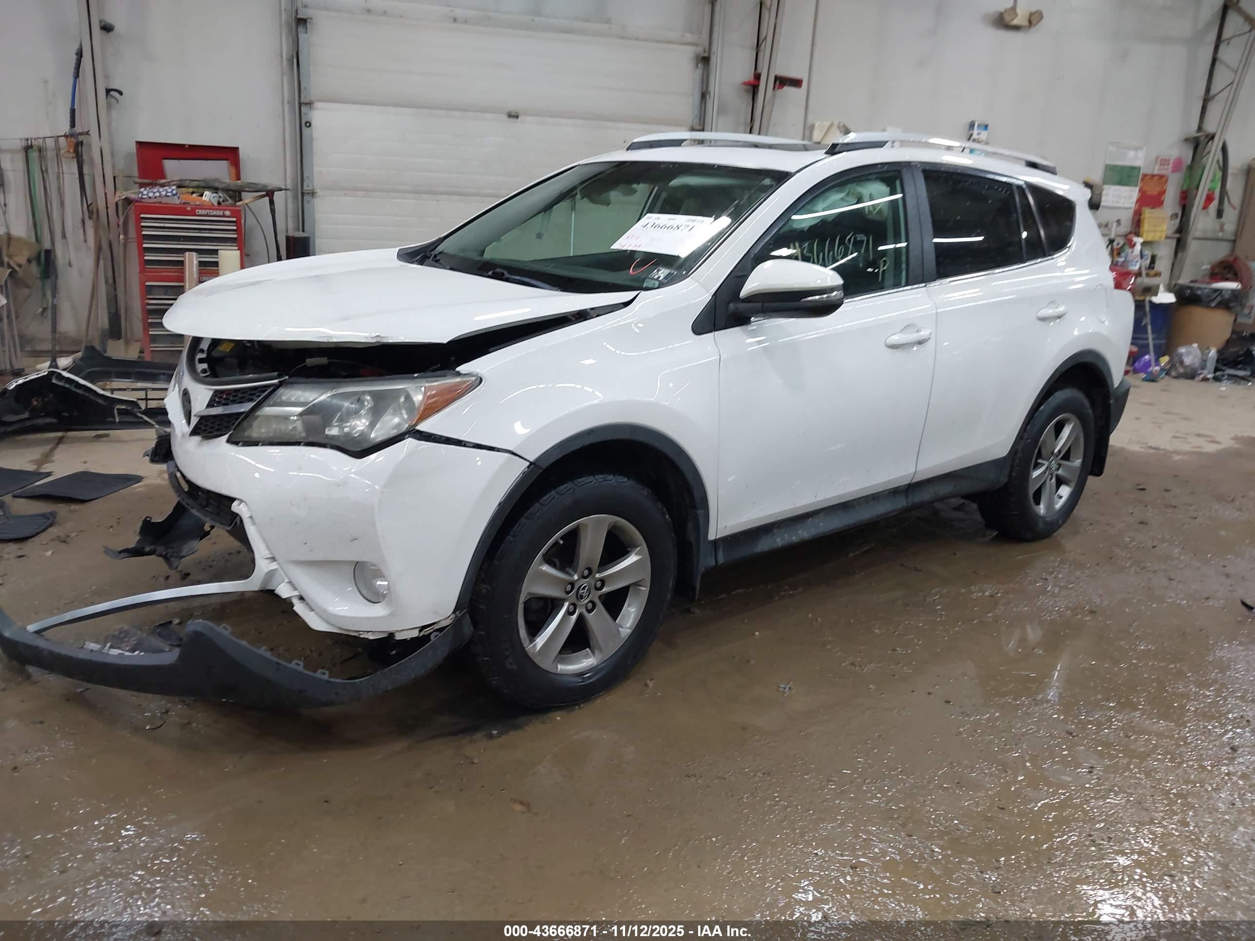 TOYOTA RAV4 image 2