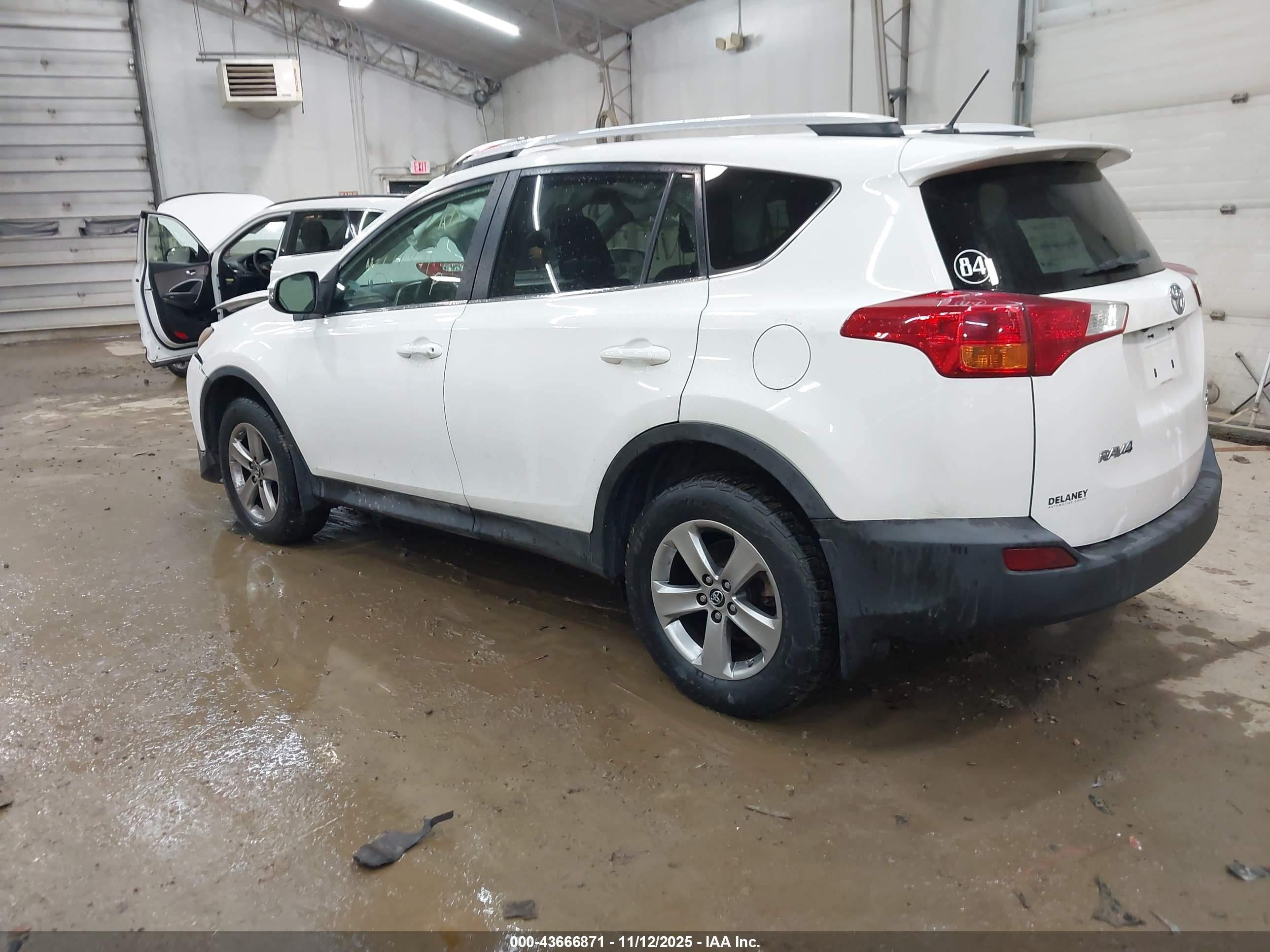 TOYOTA RAV4 image 3