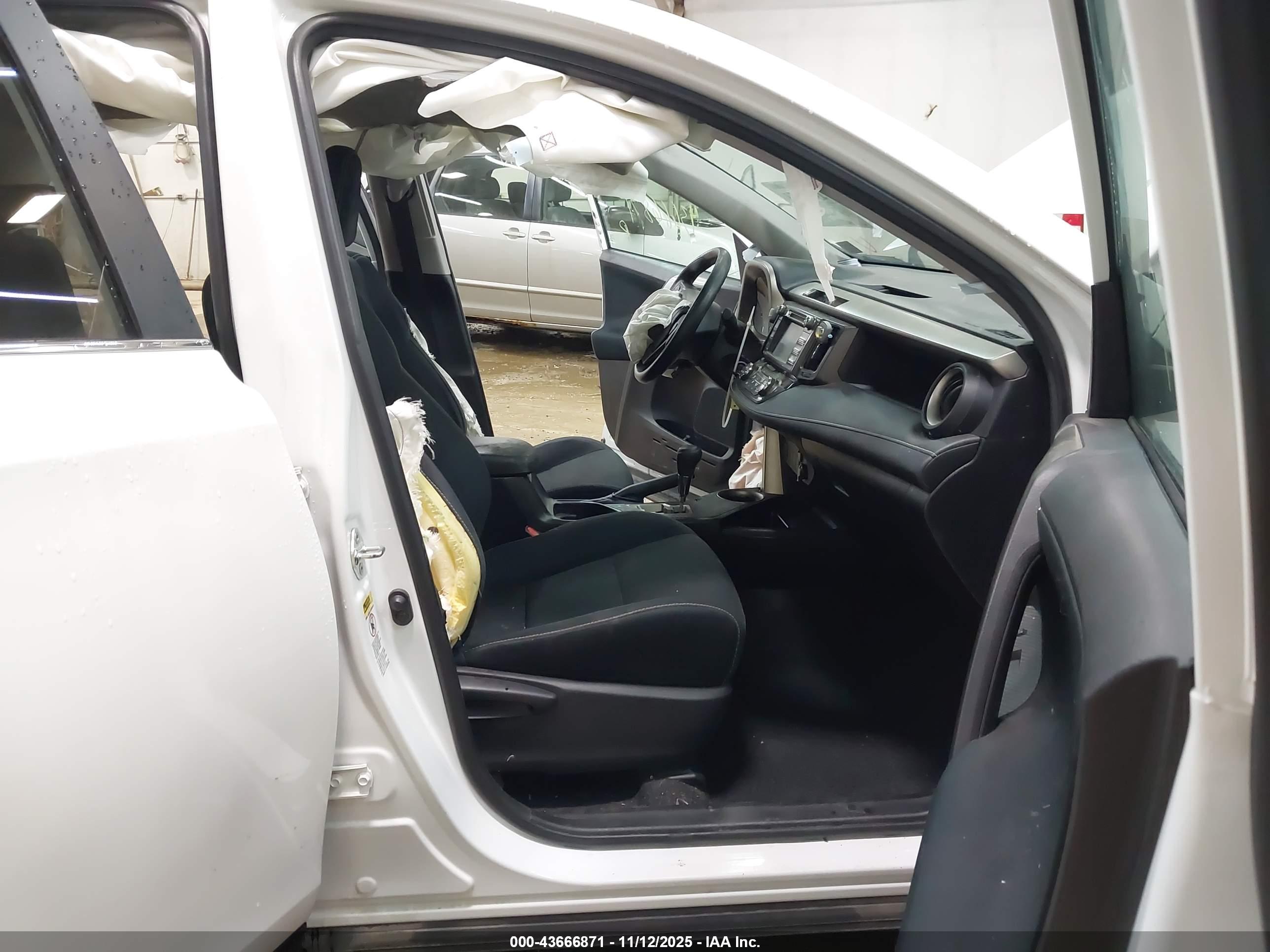 TOYOTA RAV4 image 5