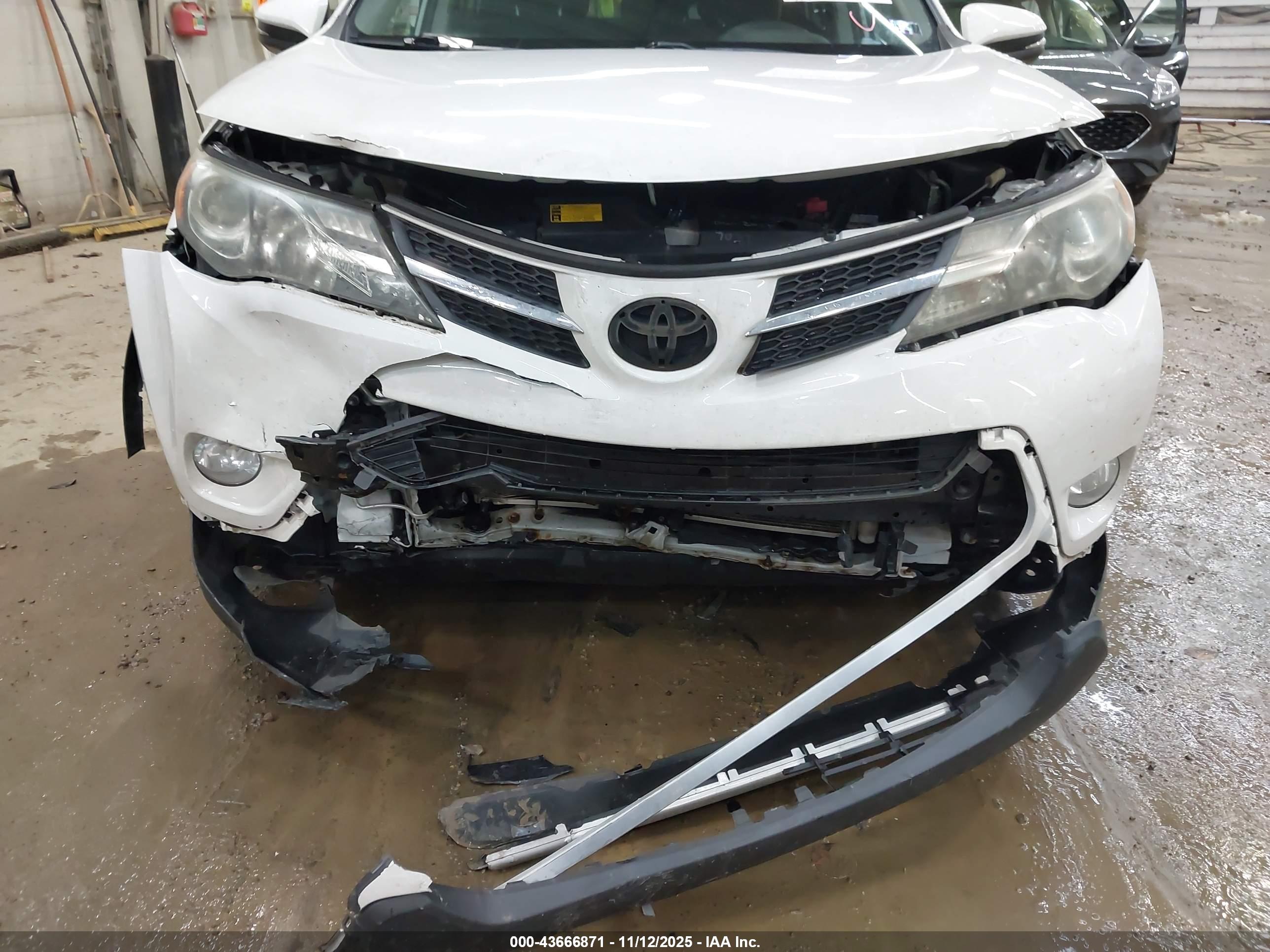 TOYOTA RAV4 image 6