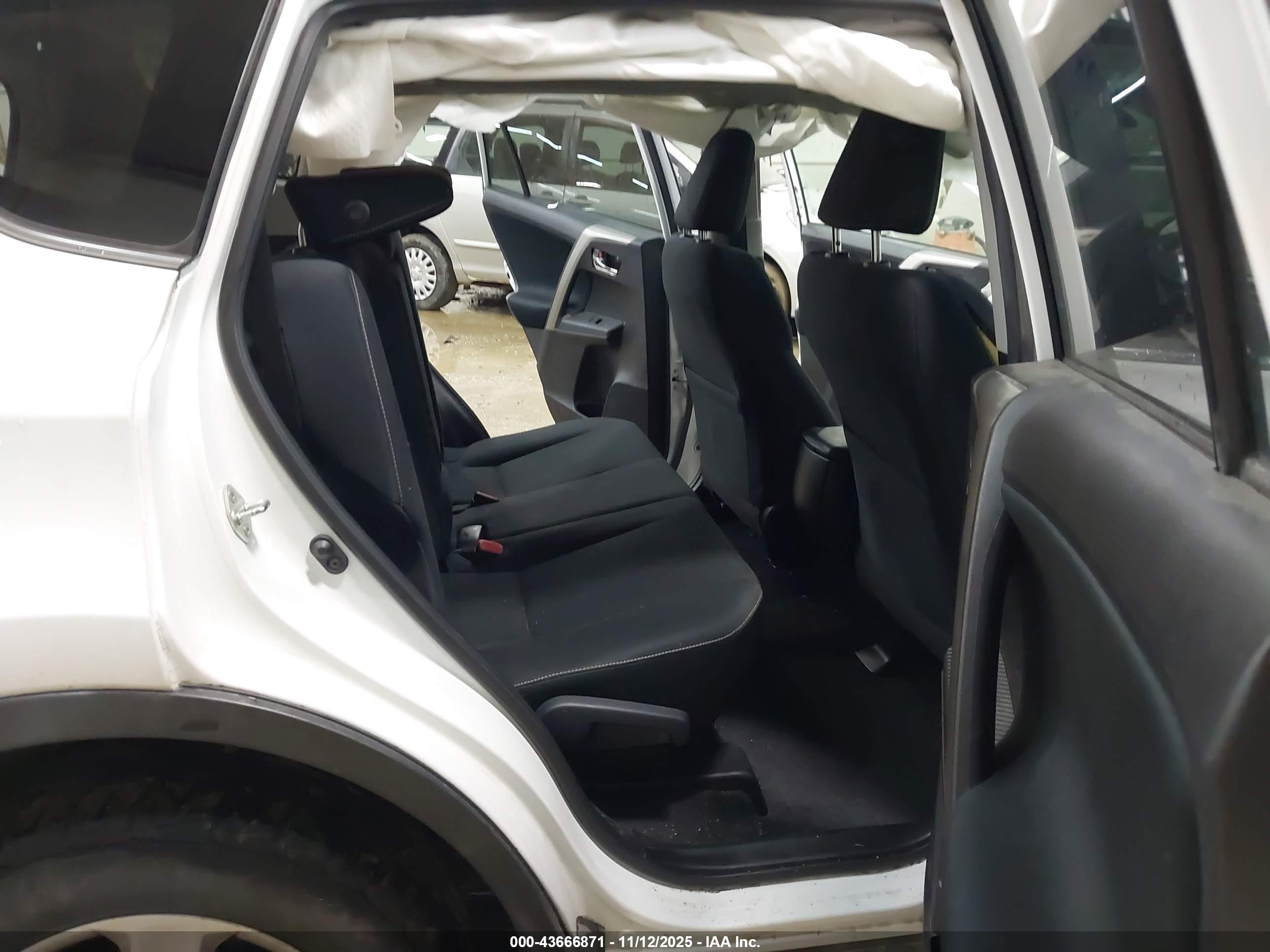 TOYOTA RAV4 image 8