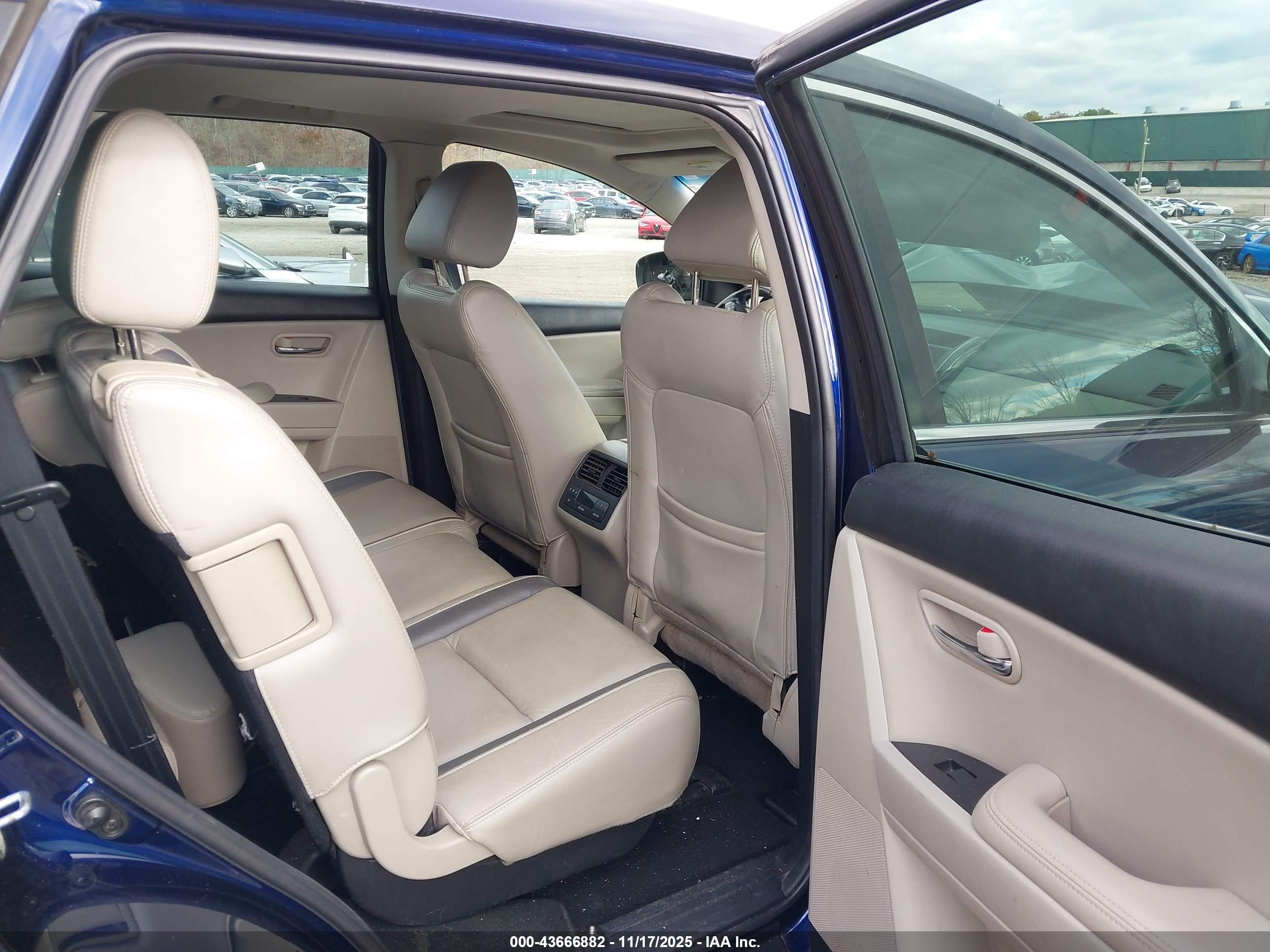 MAZDA CX-9 image 8