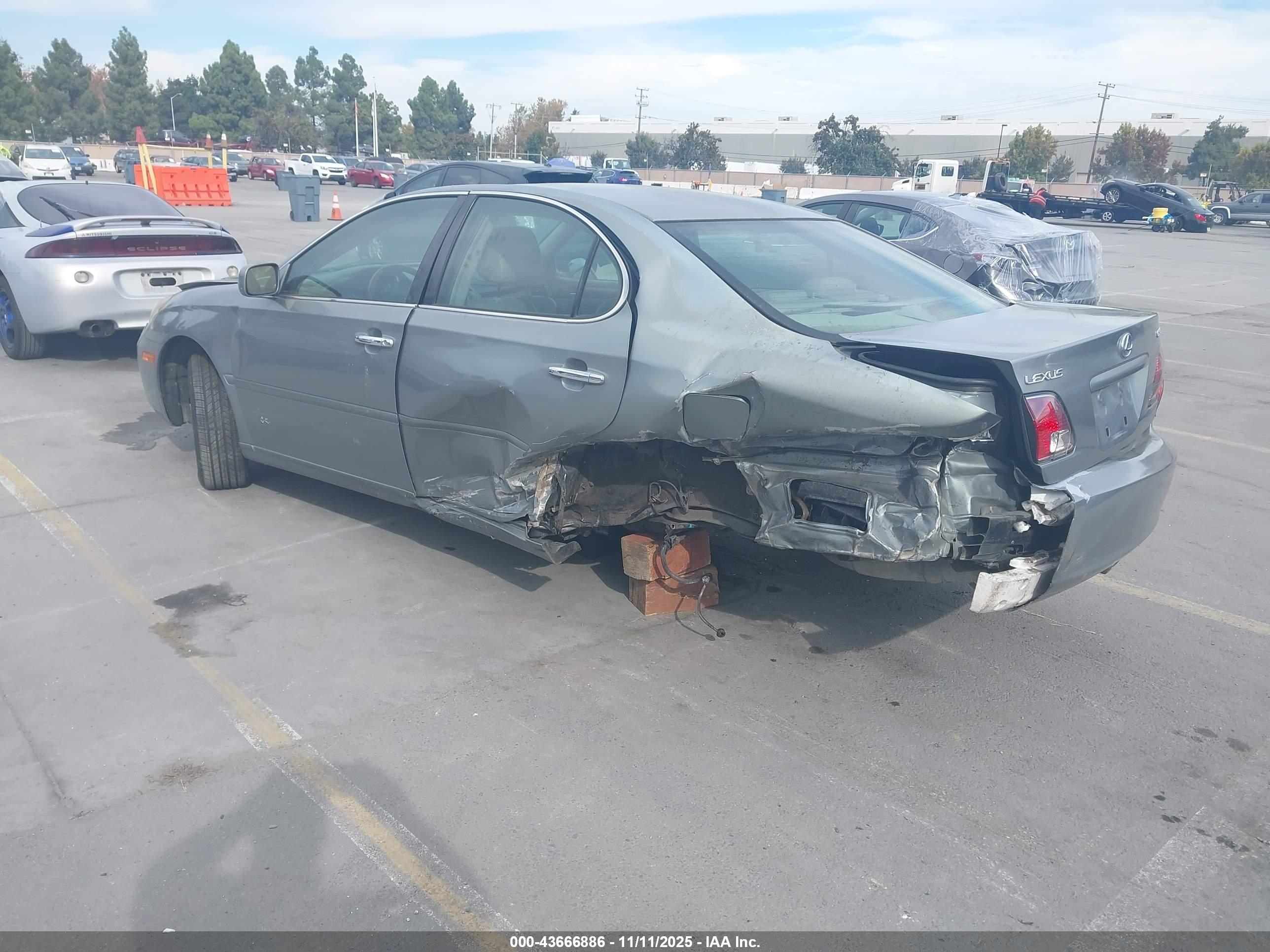 LEXUS ES image 3