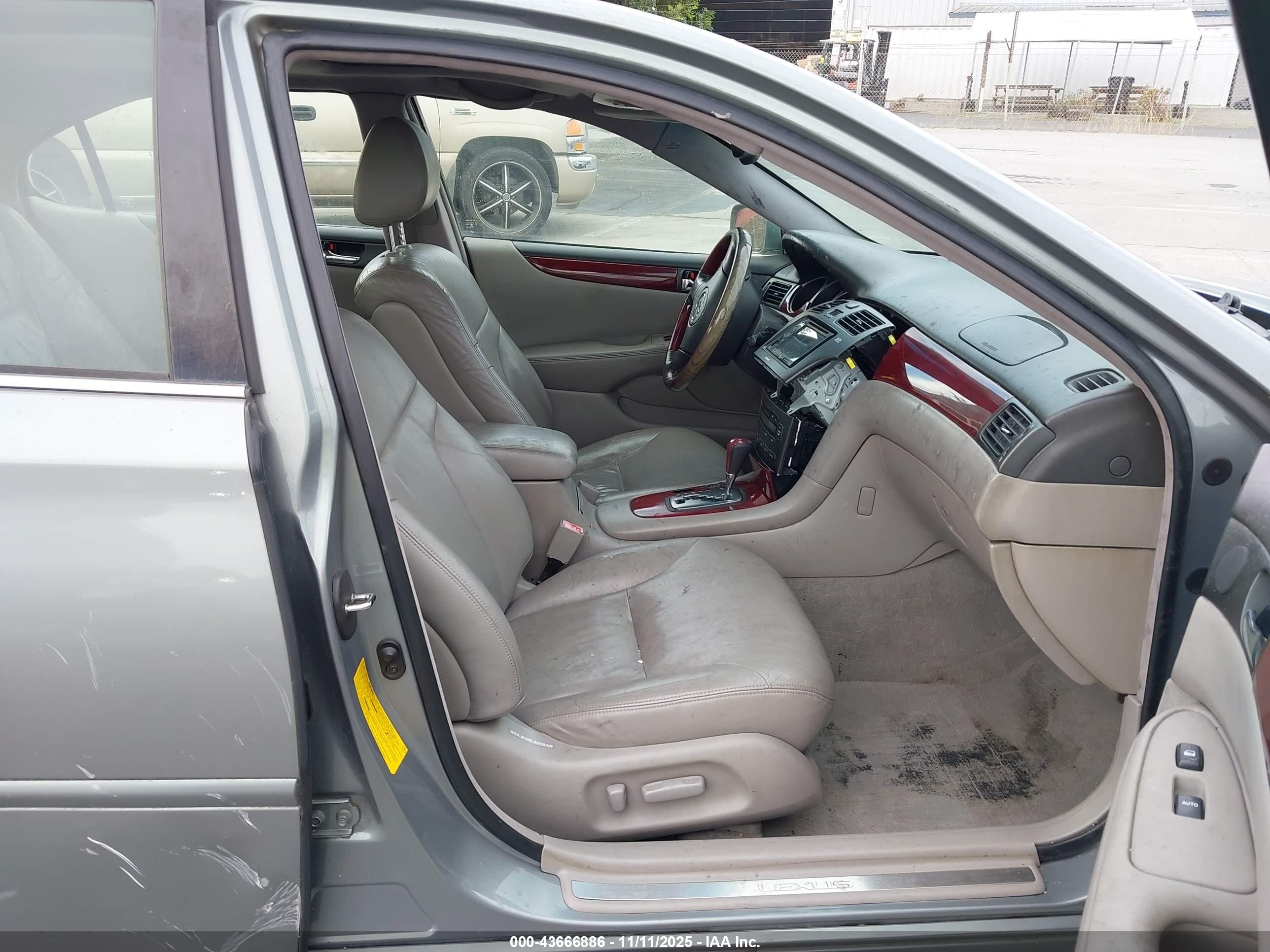 LEXUS ES image 5