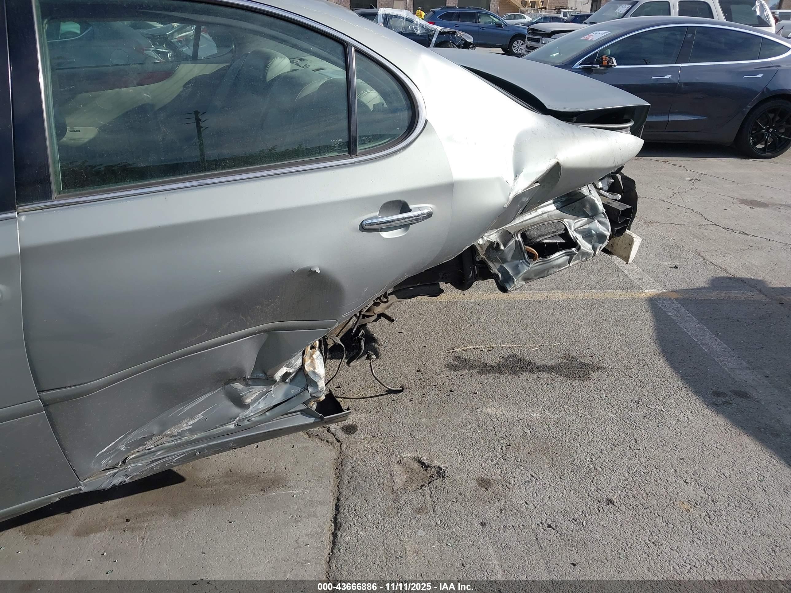 LEXUS ES image 6