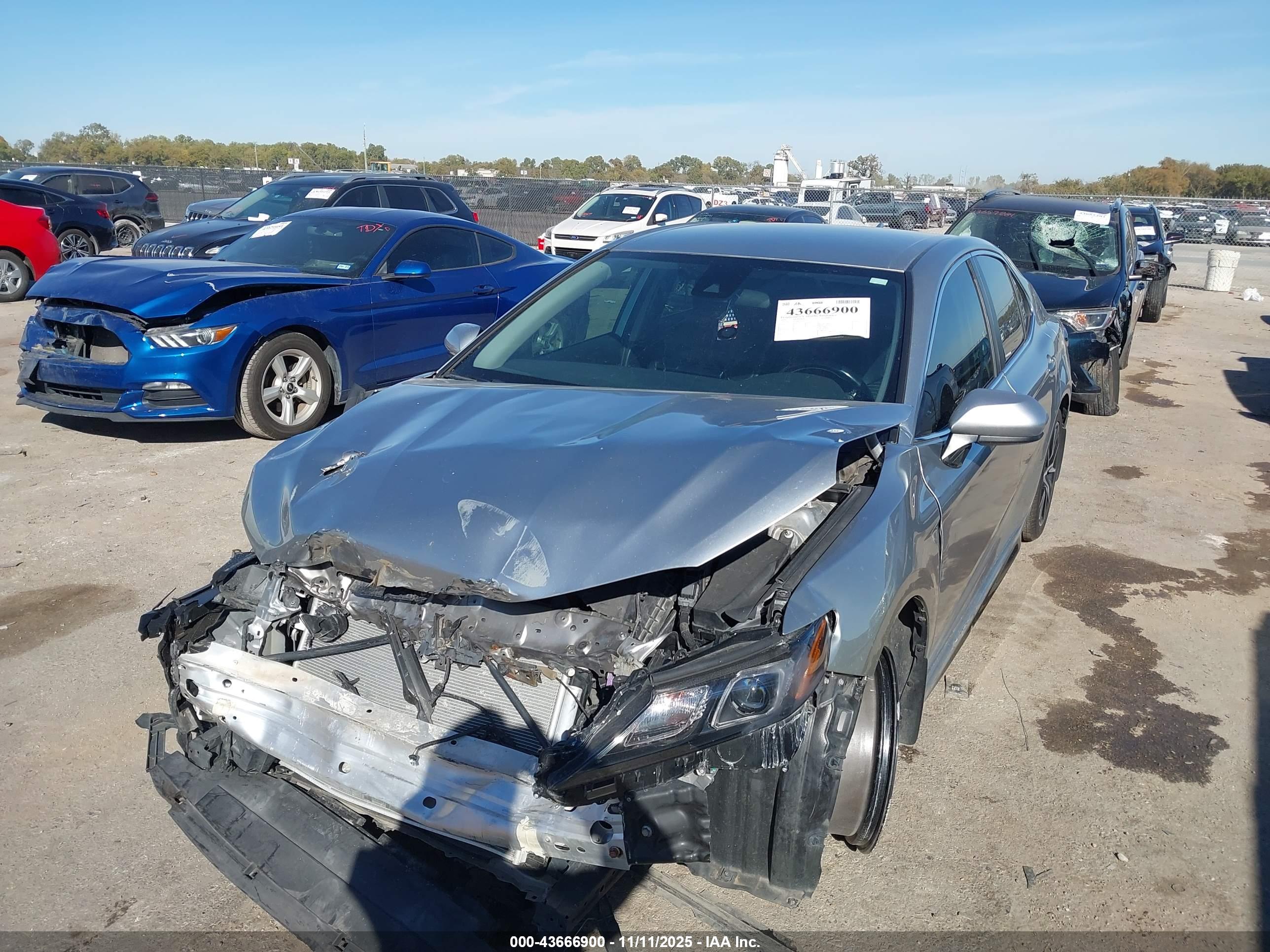 TOYOTA CAMRY image 2