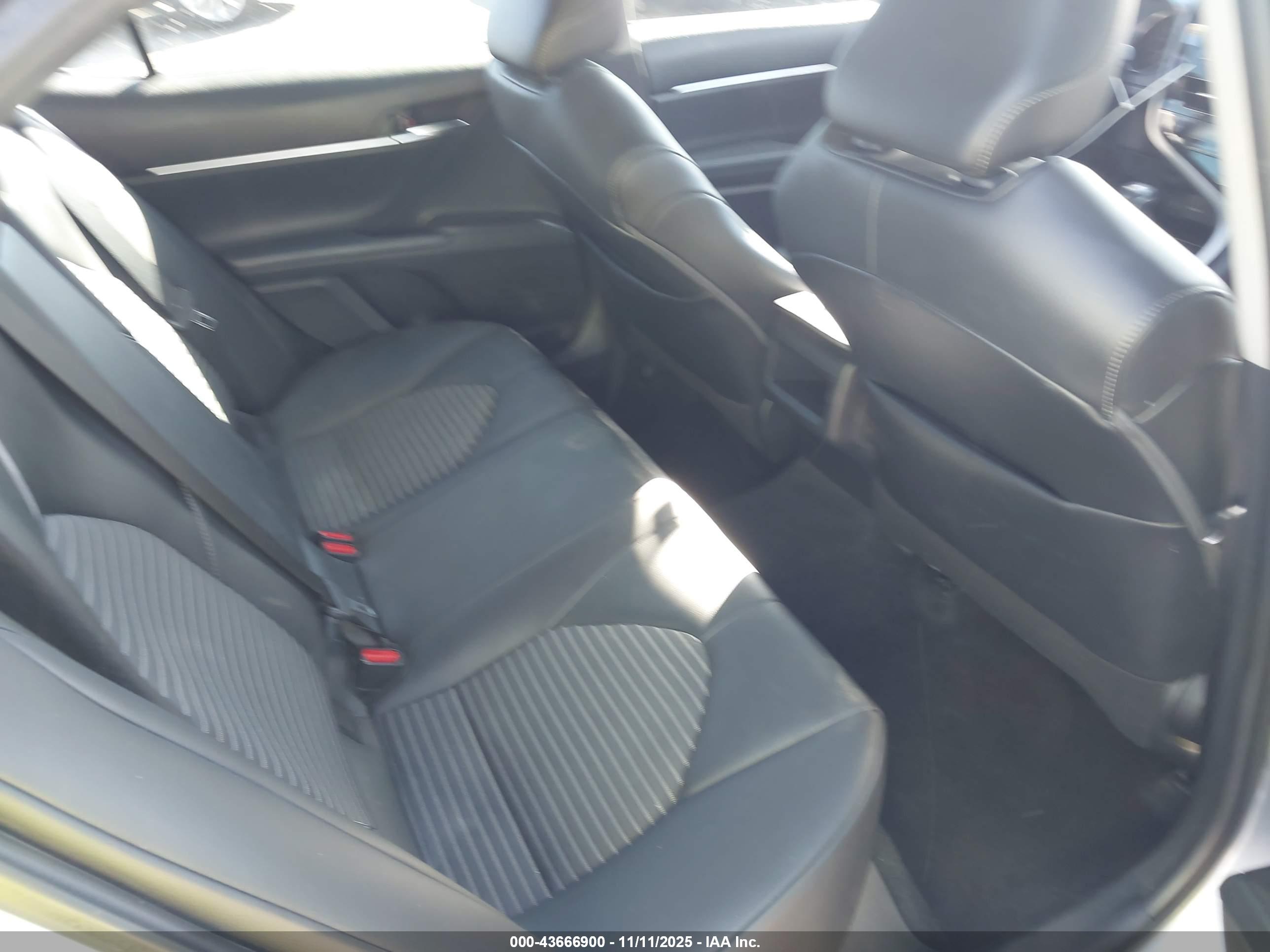 TOYOTA CAMRY image 8
