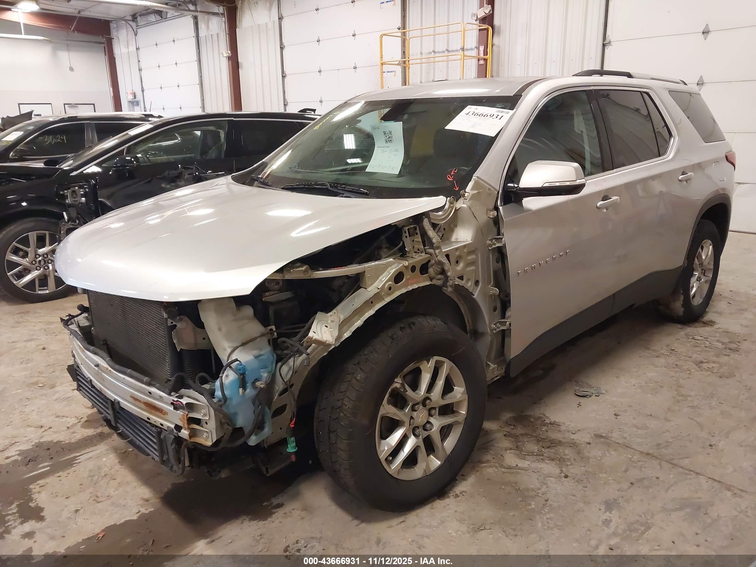CHEVROLET TRAVERSE image 2