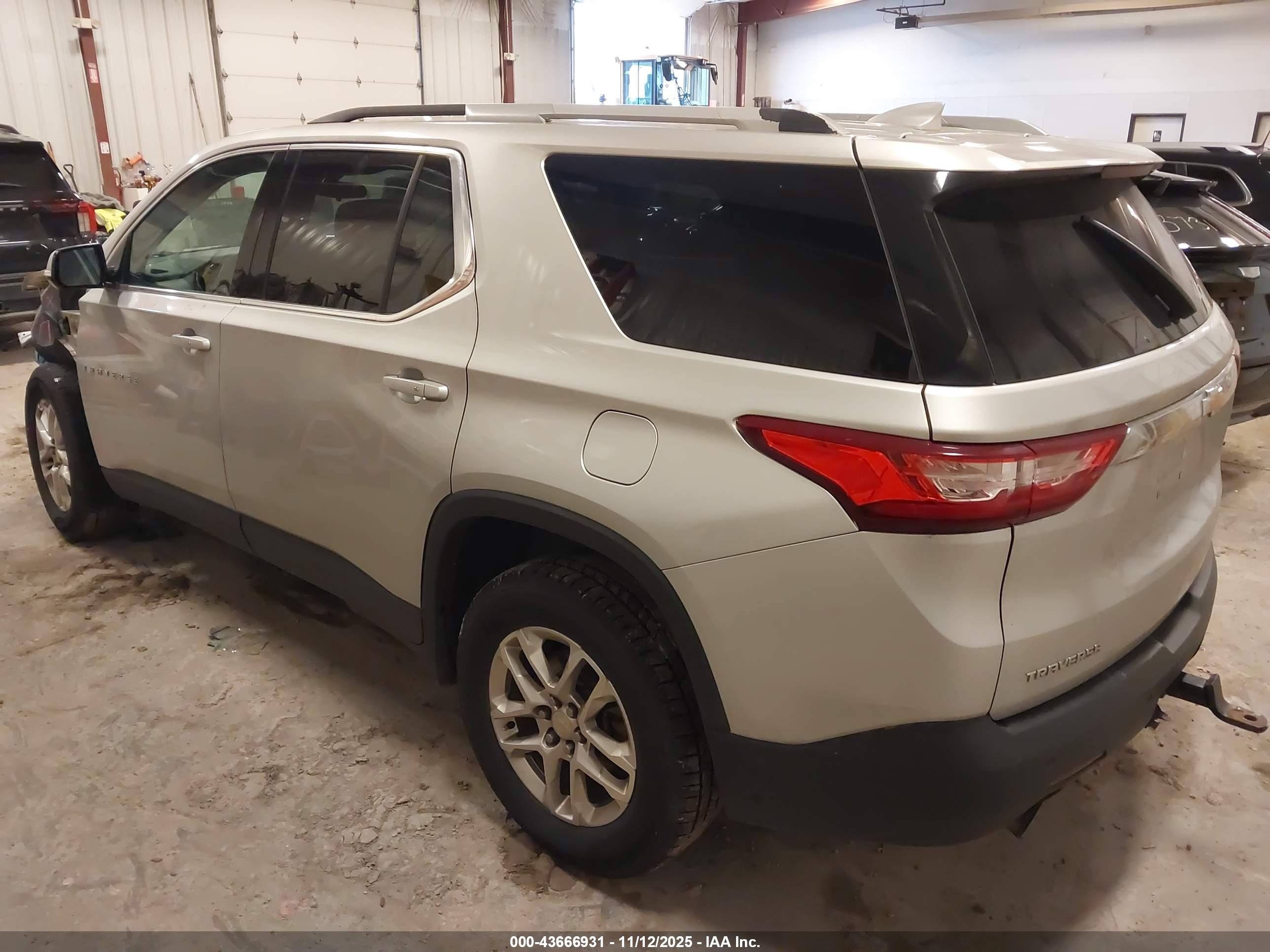 CHEVROLET TRAVERSE image 3