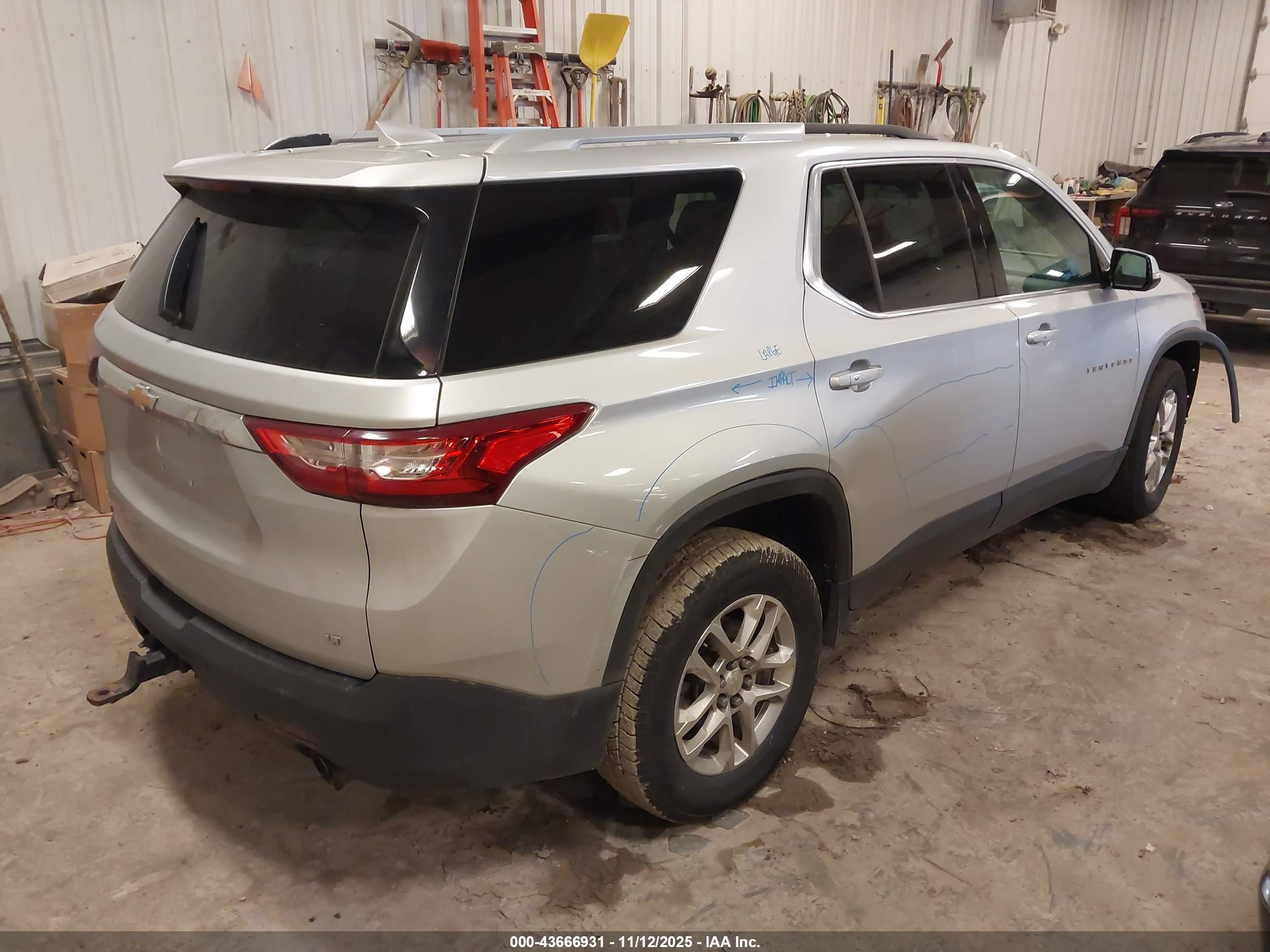 CHEVROLET TRAVERSE image 4