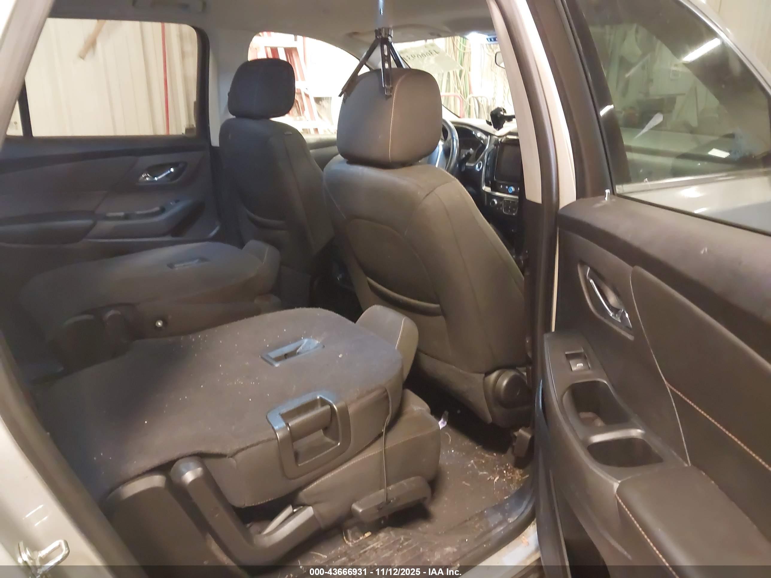 CHEVROLET TRAVERSE image 8